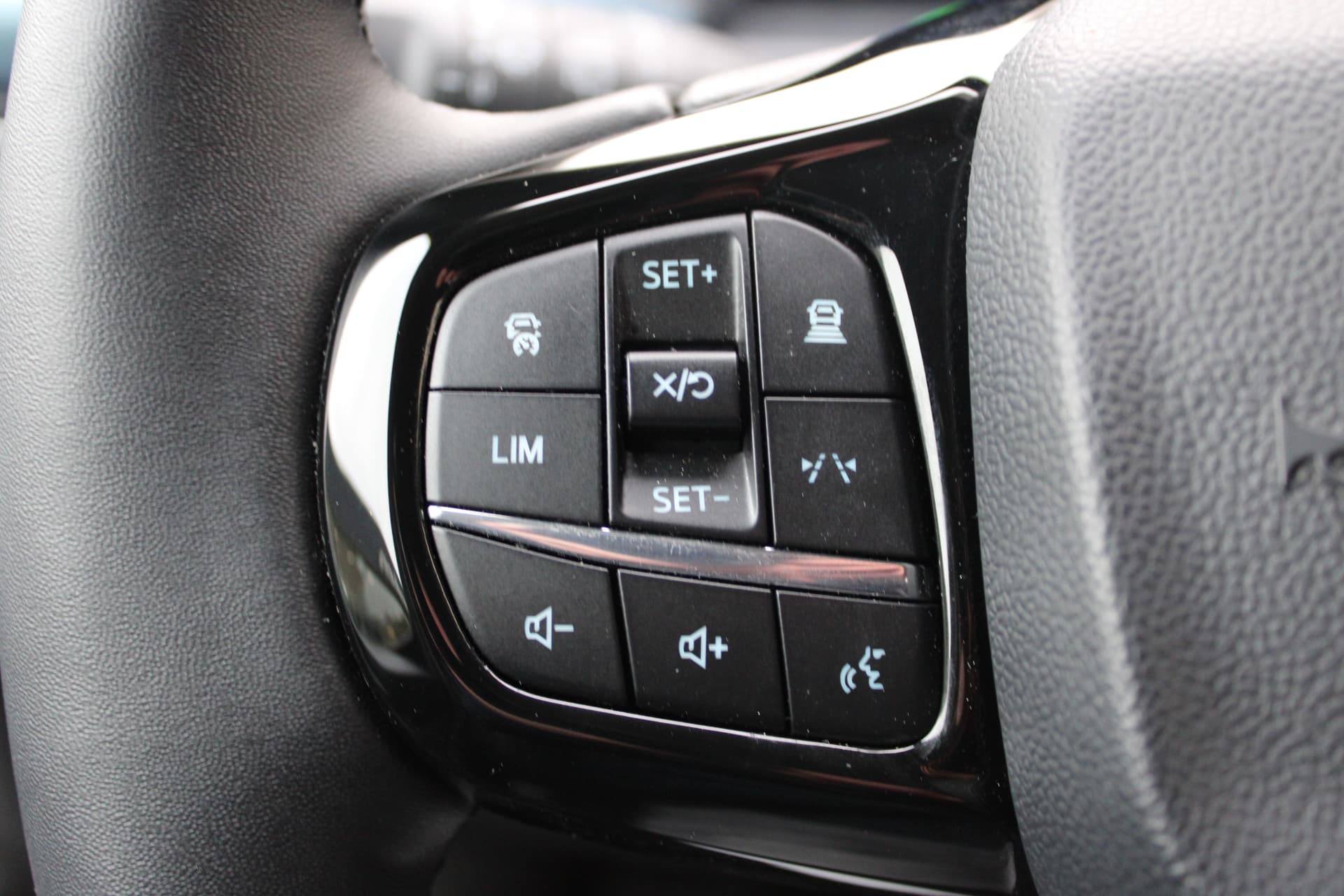 Ford Tourneo Custom PHEV L1H1 Active X thumbnail 8