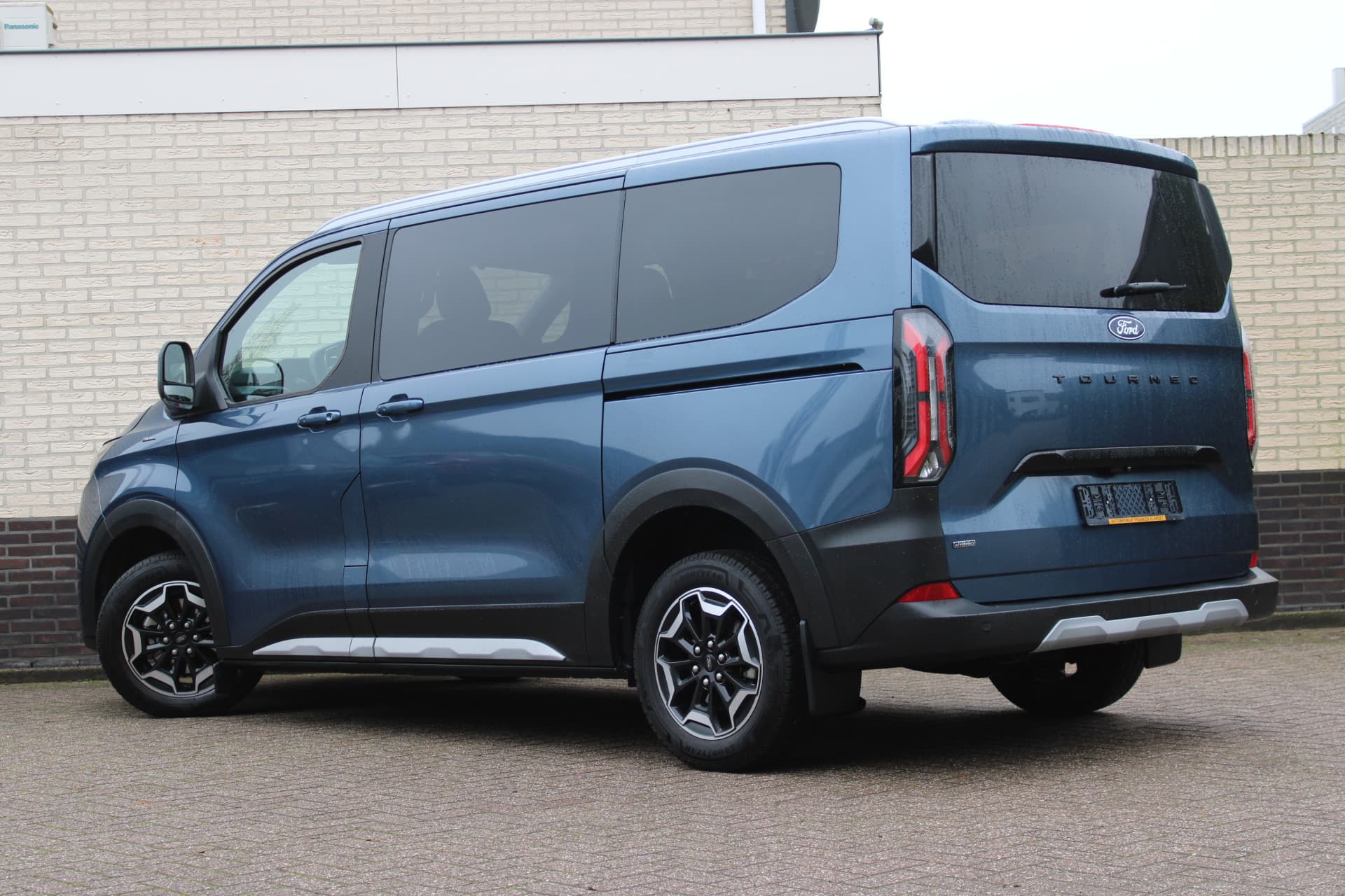 Ford Tourneo Custom PHEV L1H1 Active X thumbnail 3