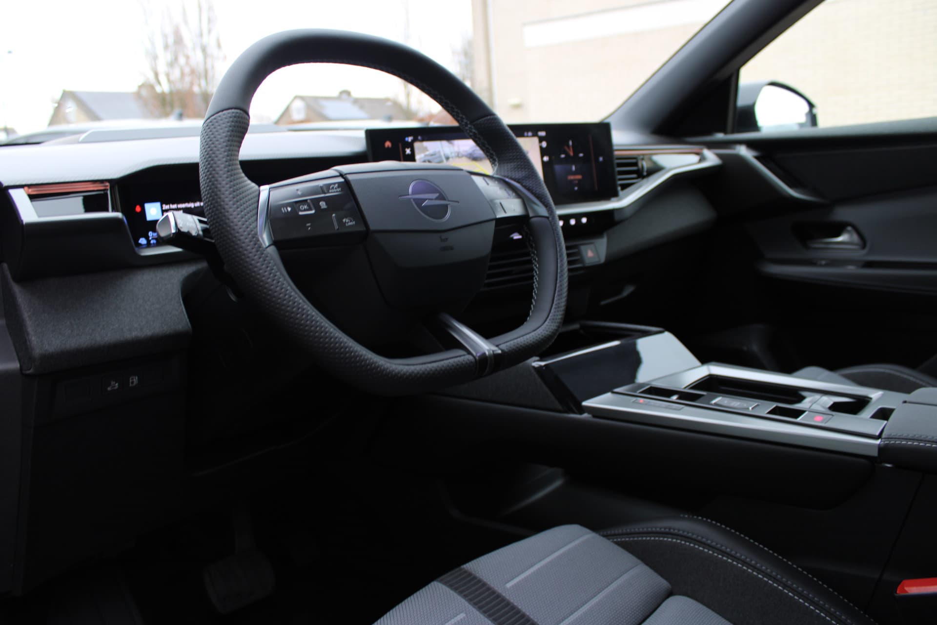 Opel Grandland 1.6 Turbo Plug-in-Hybrid Ultimate thumbnail 4