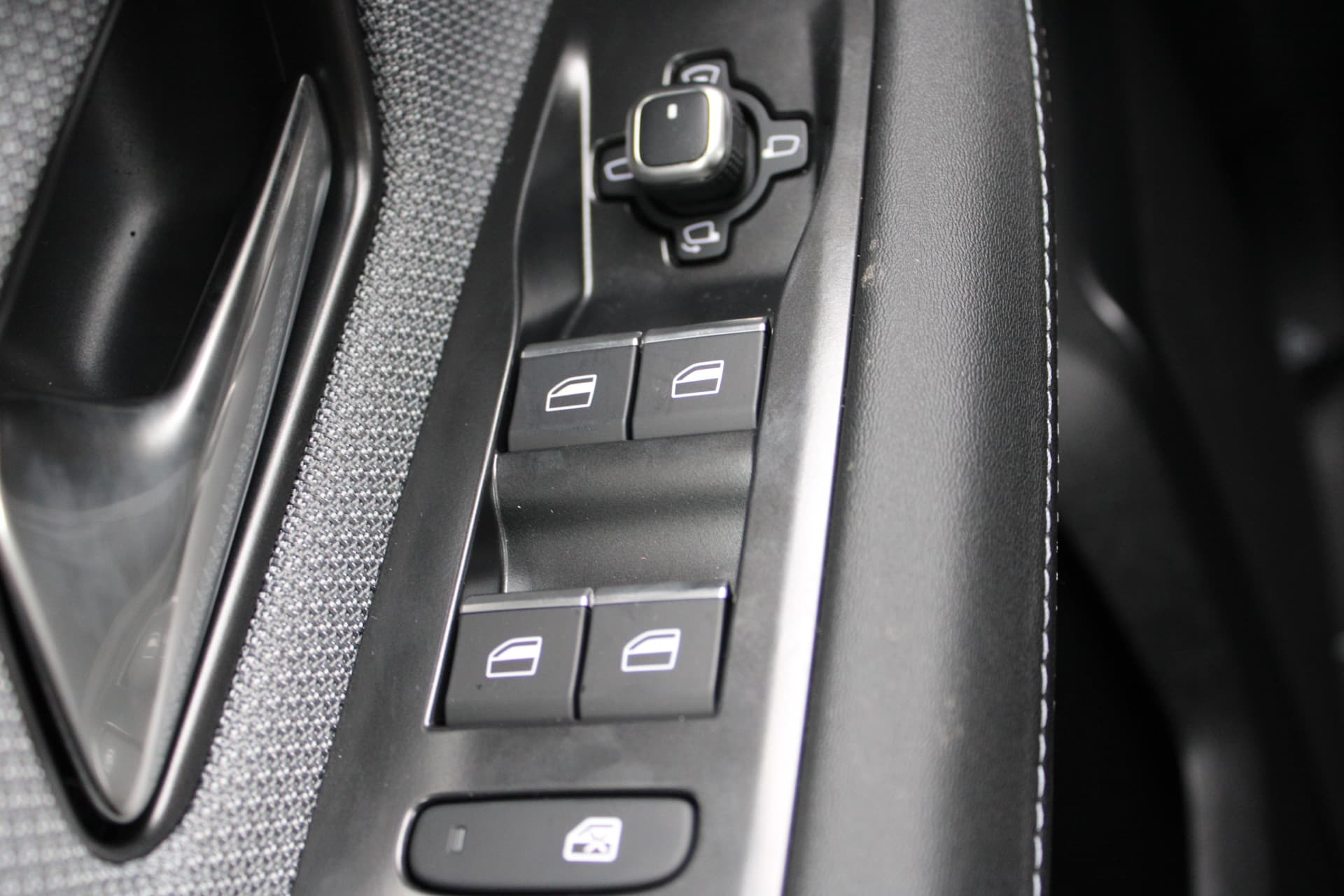 Opel Grandland 1.6 Turbo Plug-in-Hybrid Ultimate thumbnail 17