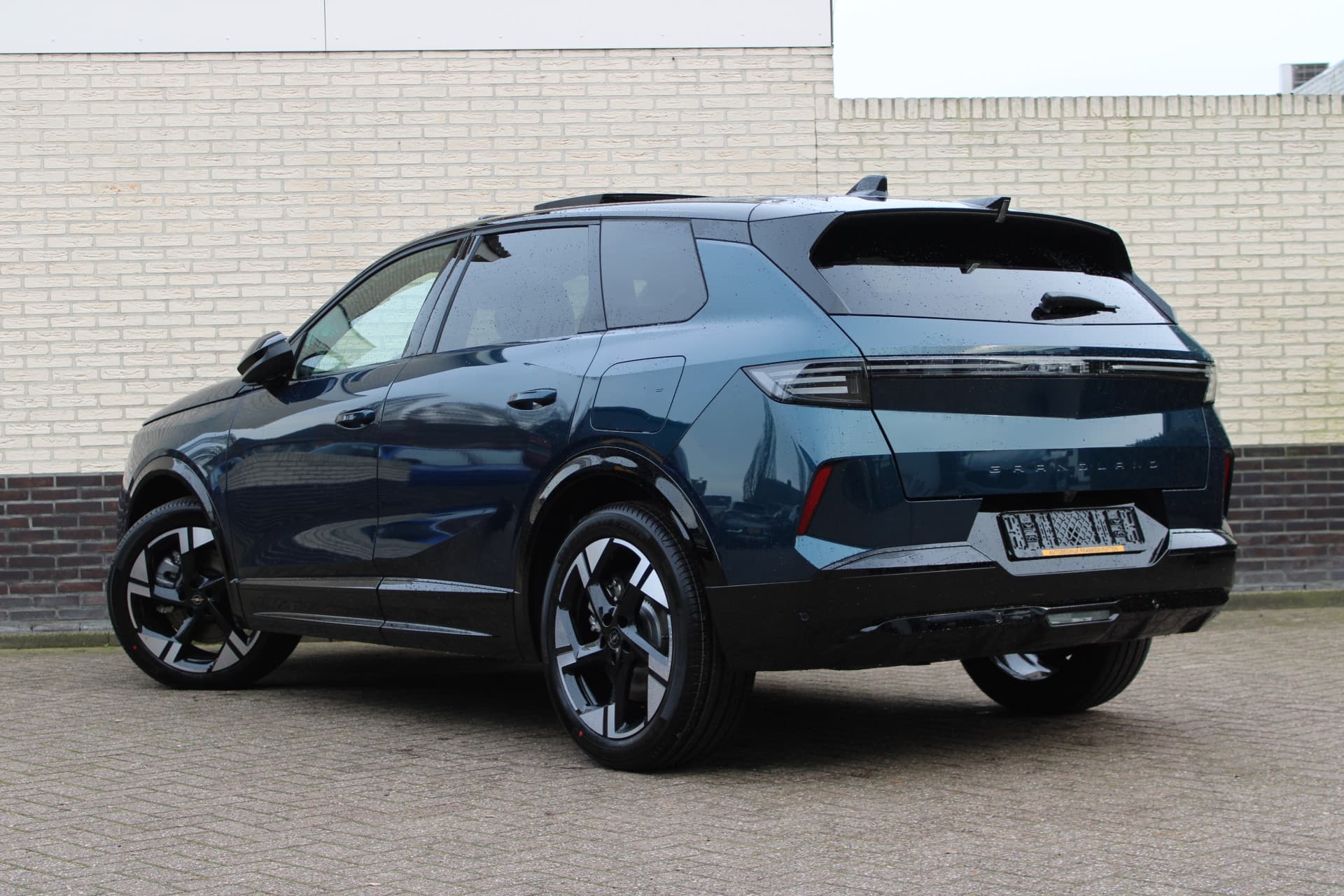 Opel Grandland 1.6 Turbo Plug-in-Hybrid Ultimate thumbnail 3