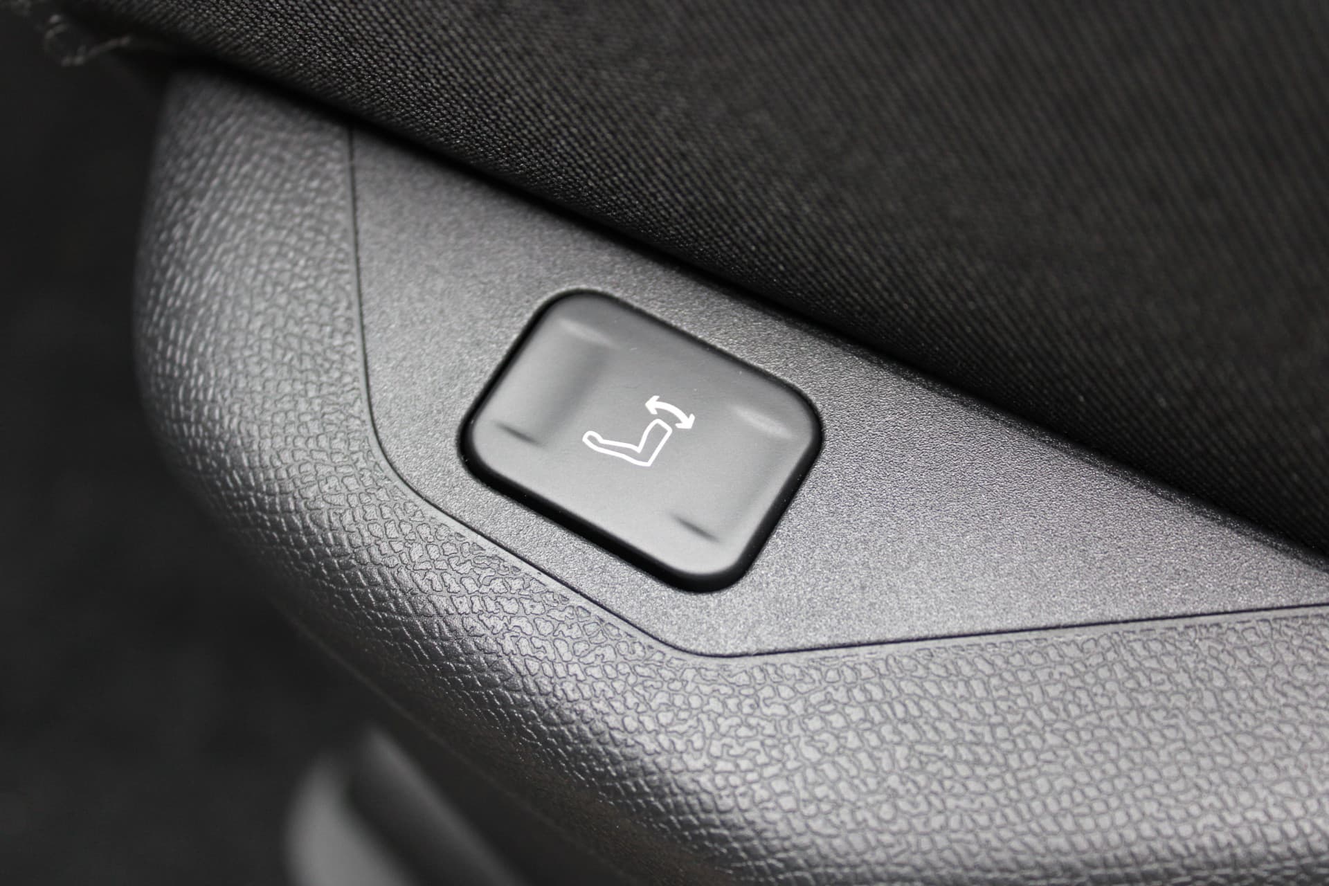 Opel Grandland 1.6 Turbo Plug-in-Hybrid Ultimate thumbnail 31