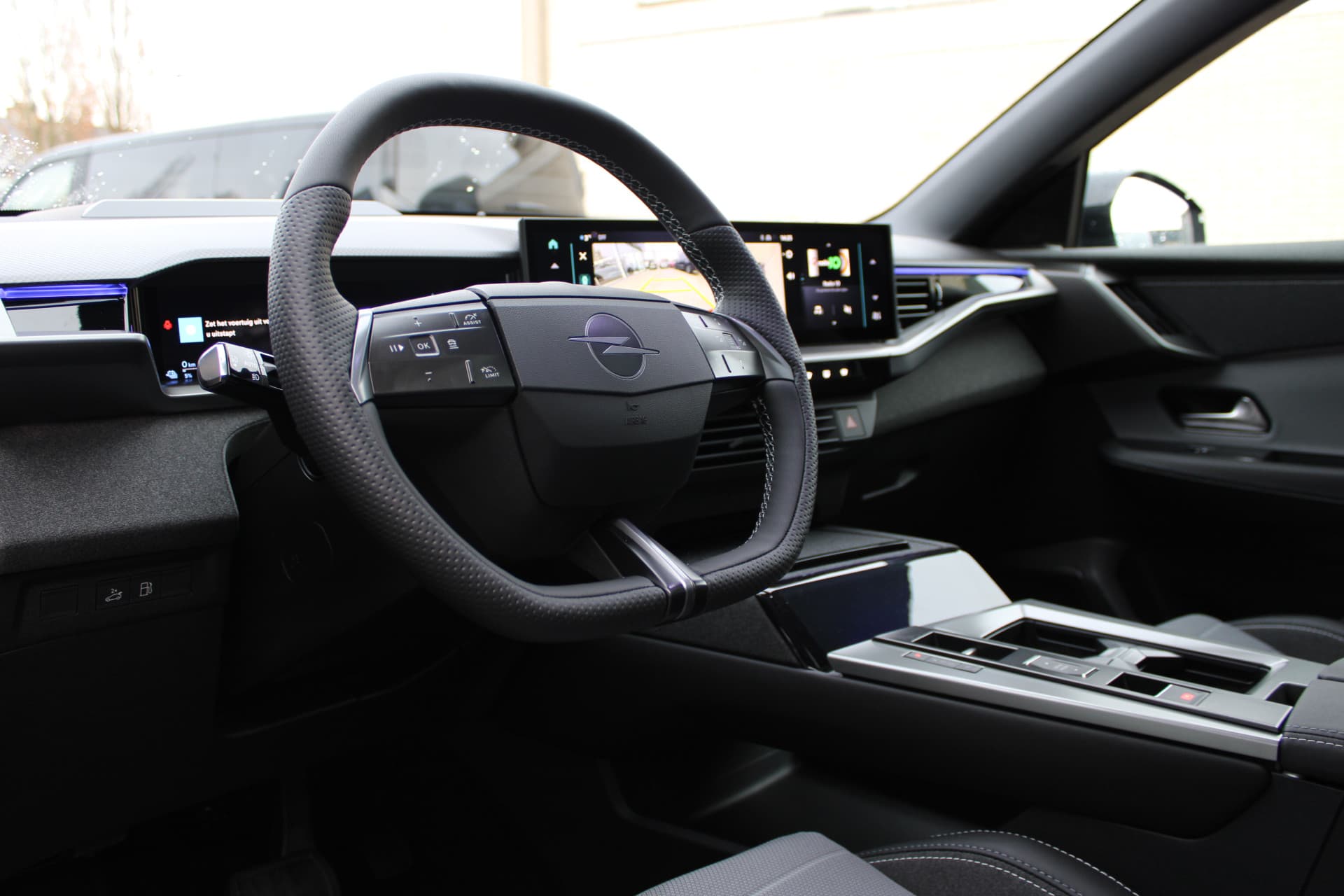 Opel Grandland 1.6 Turbo Plug-in-Hybrid Ultimate thumbnail 4