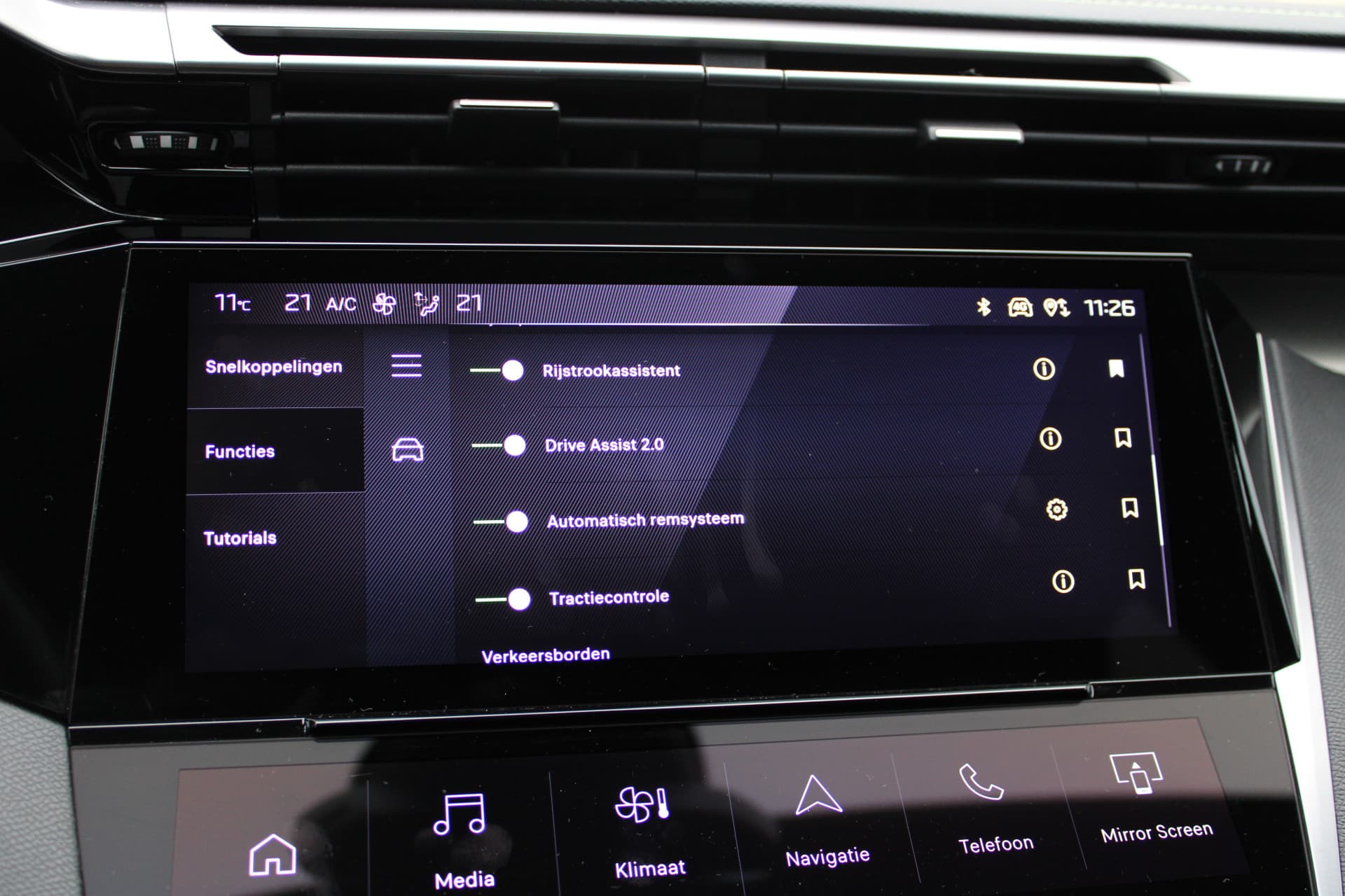 Peugeot 308 1.6 Plug-in Hybrid 225 GT thumbnail 37