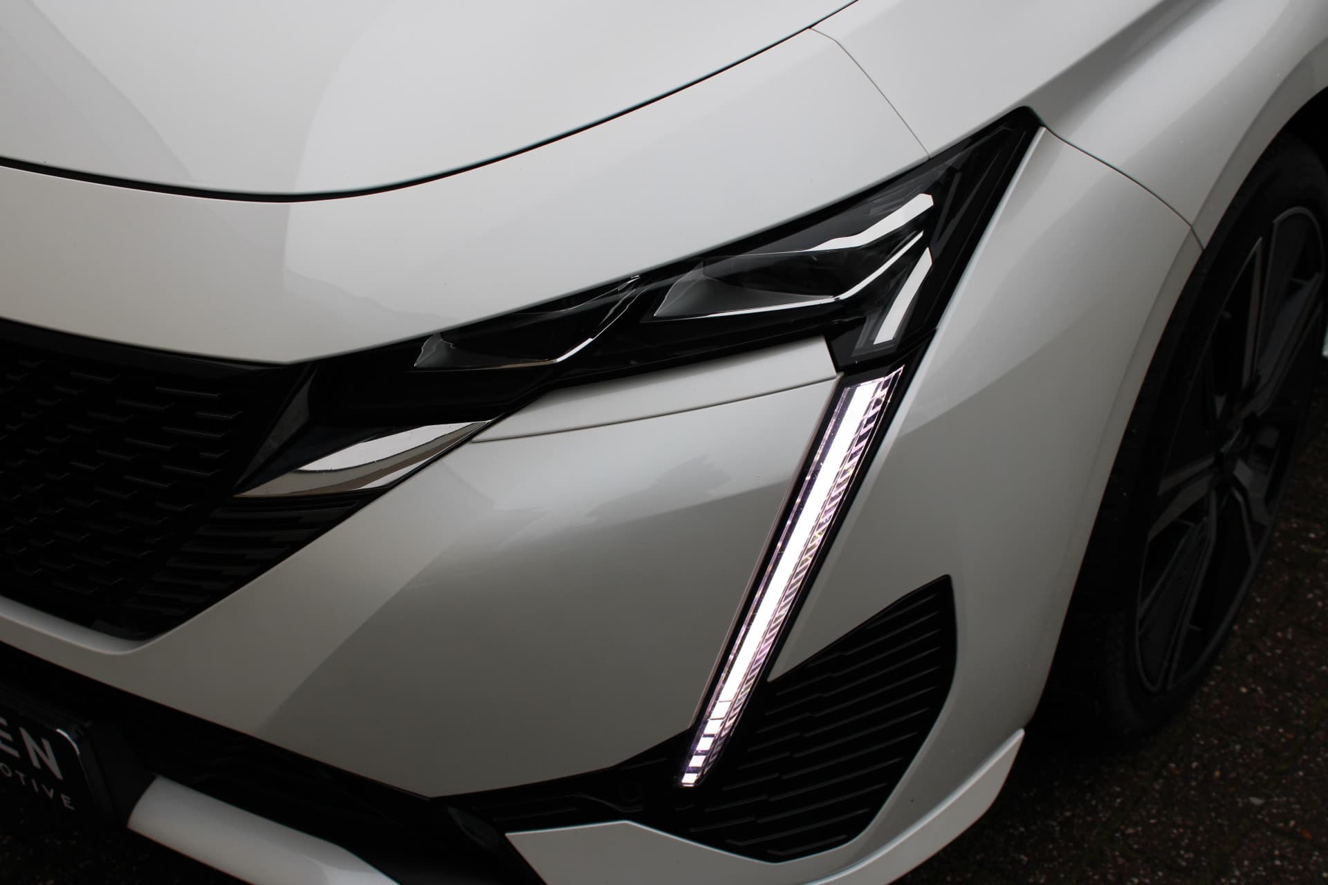 Peugeot 308 1.6 Plug-in Hybrid 225 GT thumbnail 15