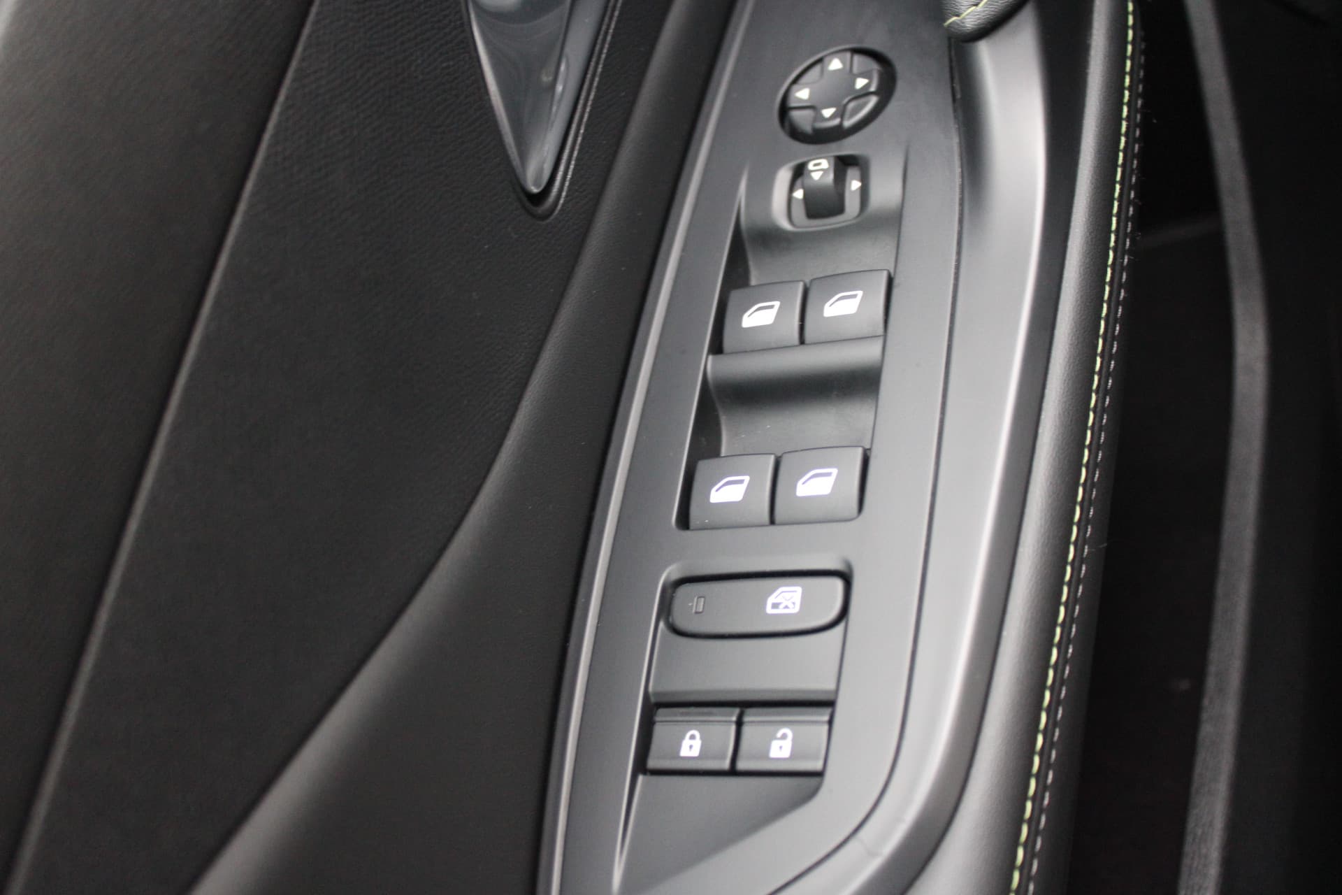 Peugeot 308 1.6 Plug-in Hybrid 225 GT thumbnail 18