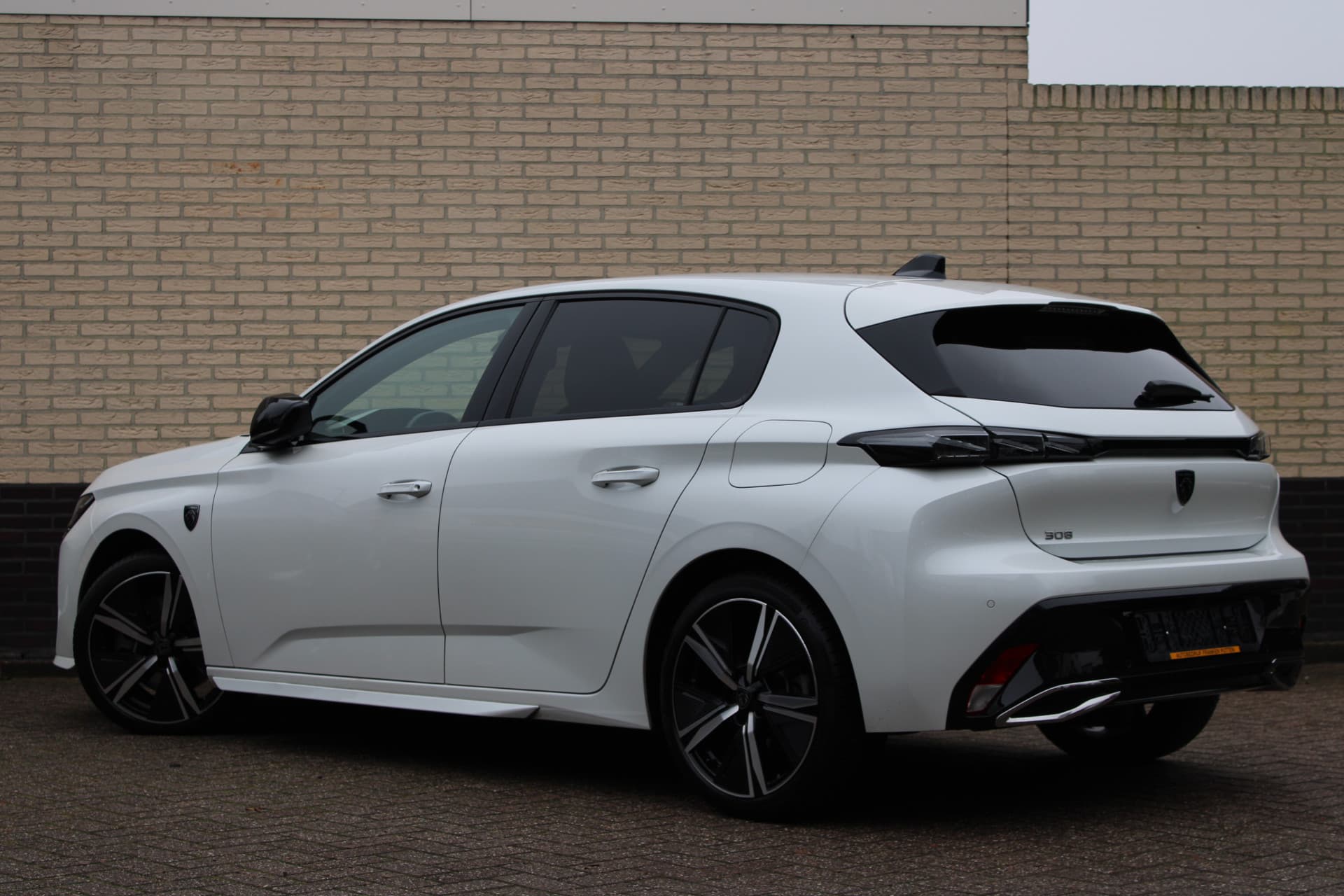 Peugeot 308 1.6 Plug-in Hybrid 225 GT thumbnail 3