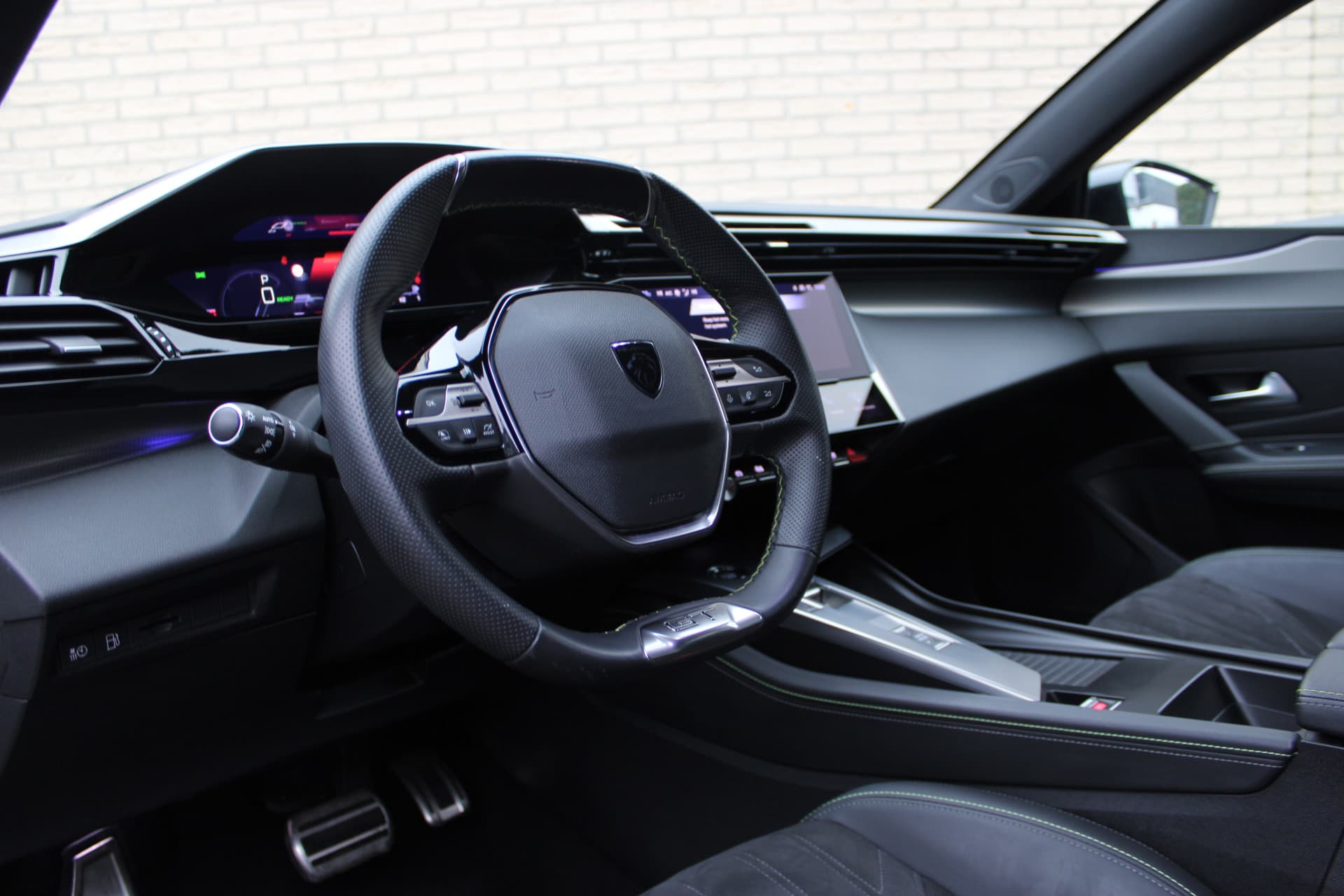 Peugeot 308 1.6 Plug-in Hybrid 225 GT thumbnail 4