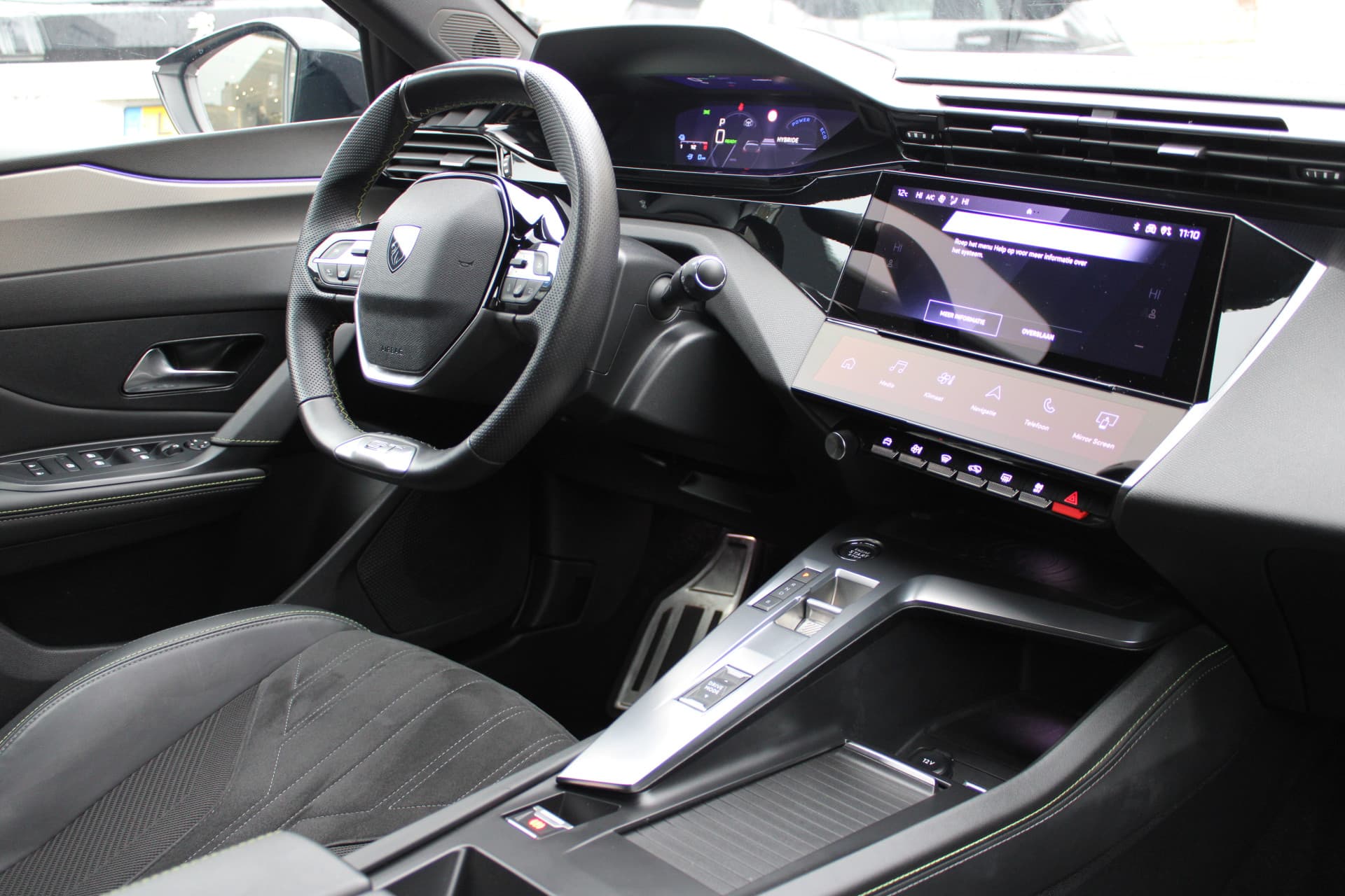 Peugeot 308 1.6 Plug-in Hybrid 225 GT thumbnail 6