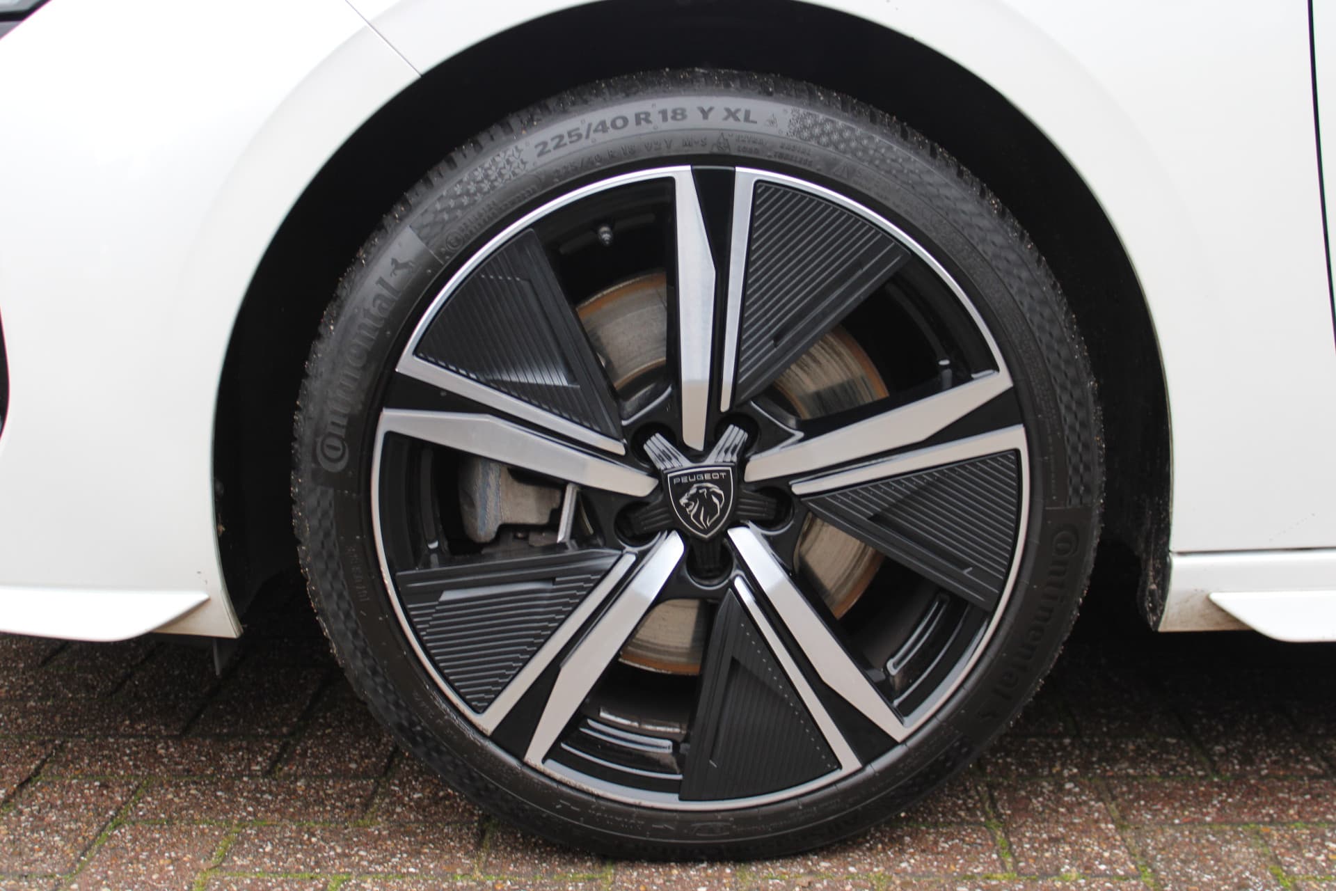 Peugeot 308 1.6 Plug-in Hybrid 225 GT thumbnail 7