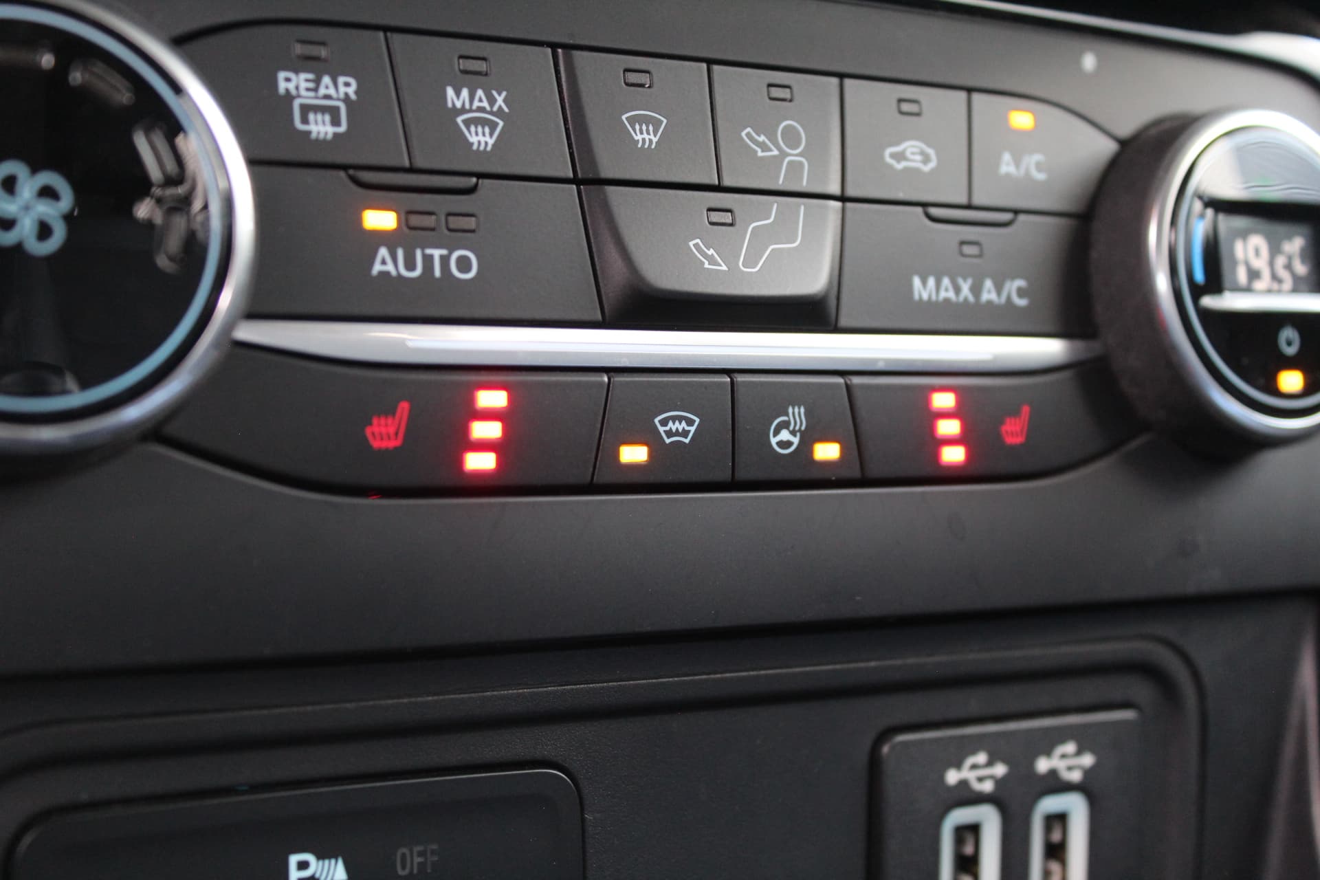 Ford EcoSport 1.0 EcoBoost Titanium thumbnail 12