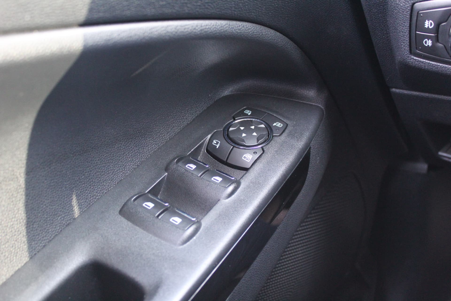 Ford EcoSport 1.0 EcoBoost Titanium thumbnail 19