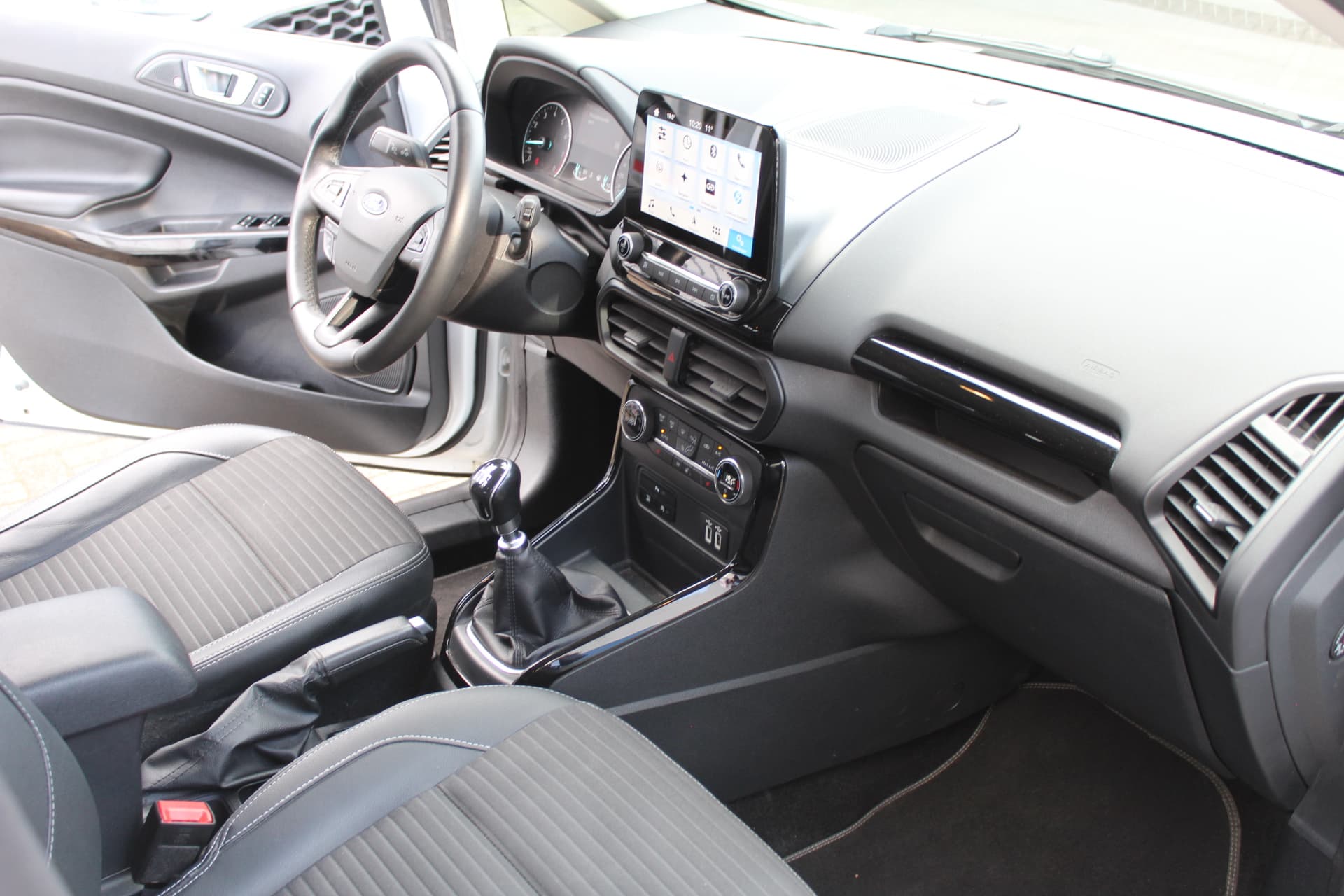 Ford EcoSport 1.0 EcoBoost Titanium thumbnail 34