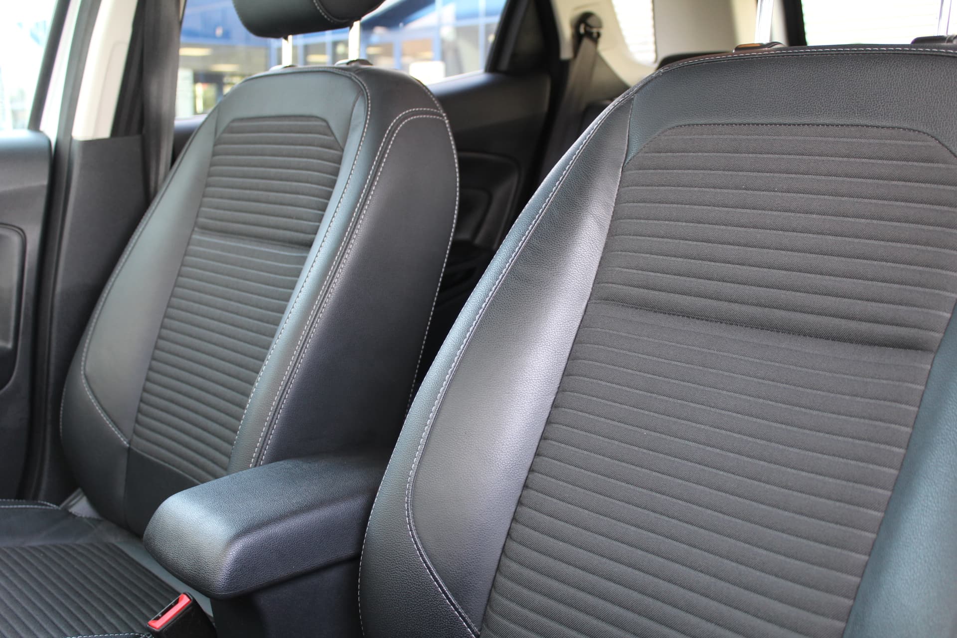 Ford EcoSport 1.0 EcoBoost Titanium thumbnail 8