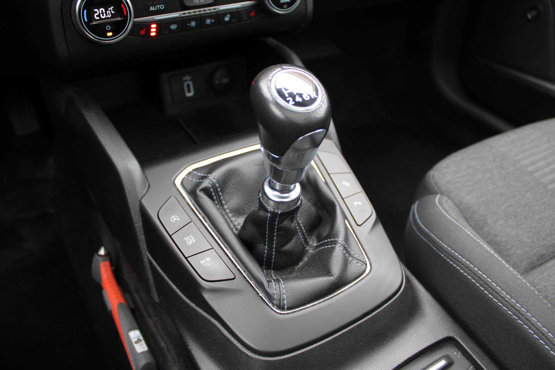 Ford FOCUS Wagon 1.0 EcoBoost Active Business thumbnail 32