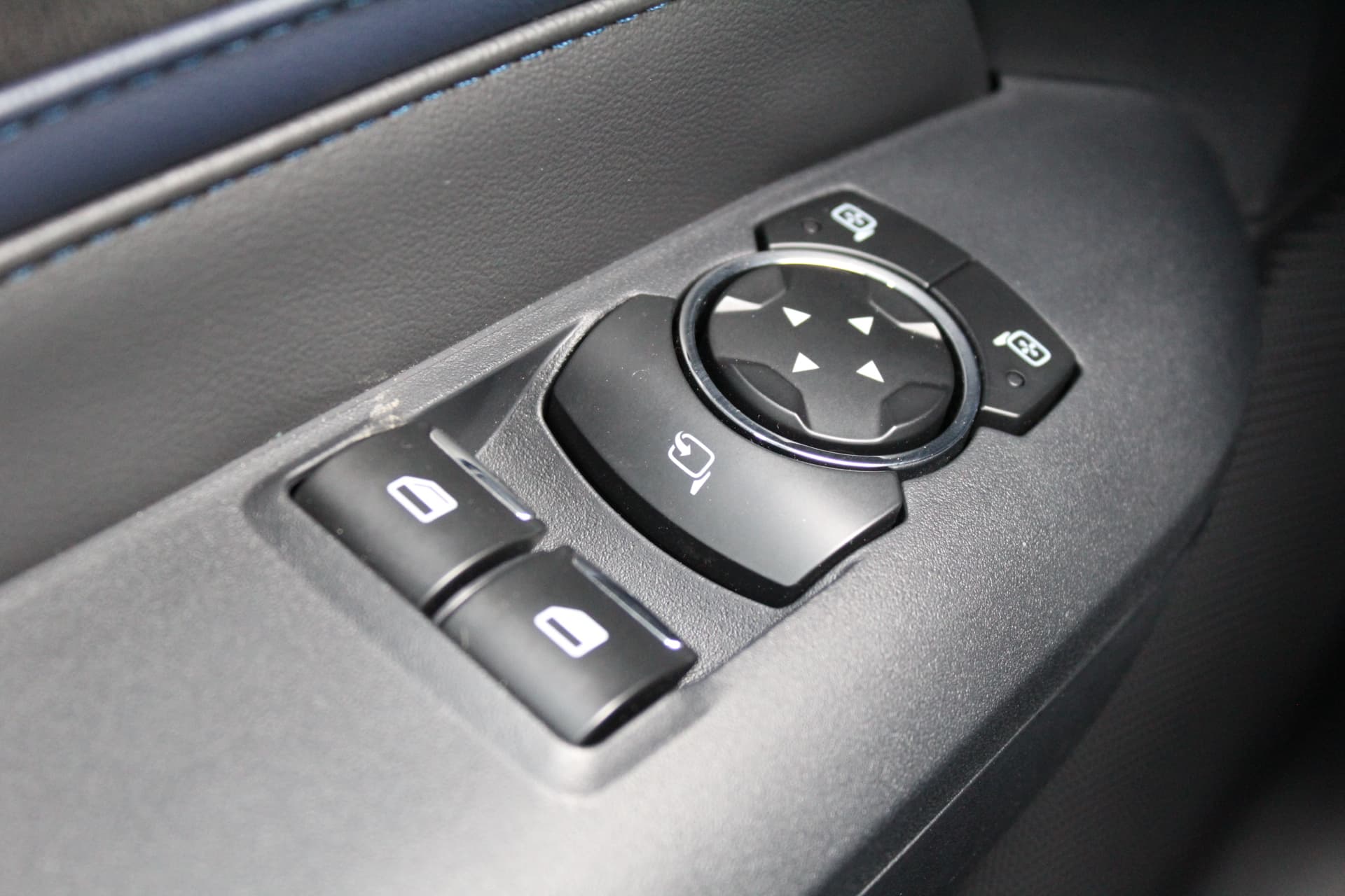 Ford Mustang Fastback 5.0 V8 Dark Horse thumbnail 19