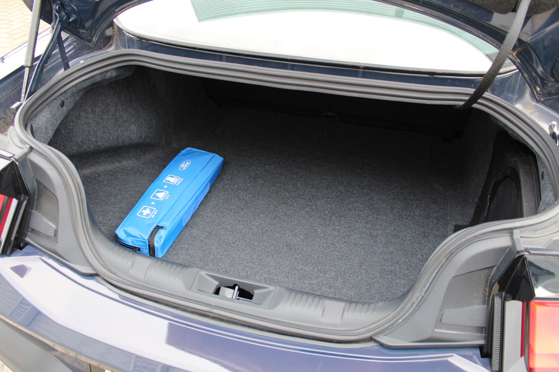 Ford Mustang Fastback 5.0 V8 Dark Horse thumbnail 53