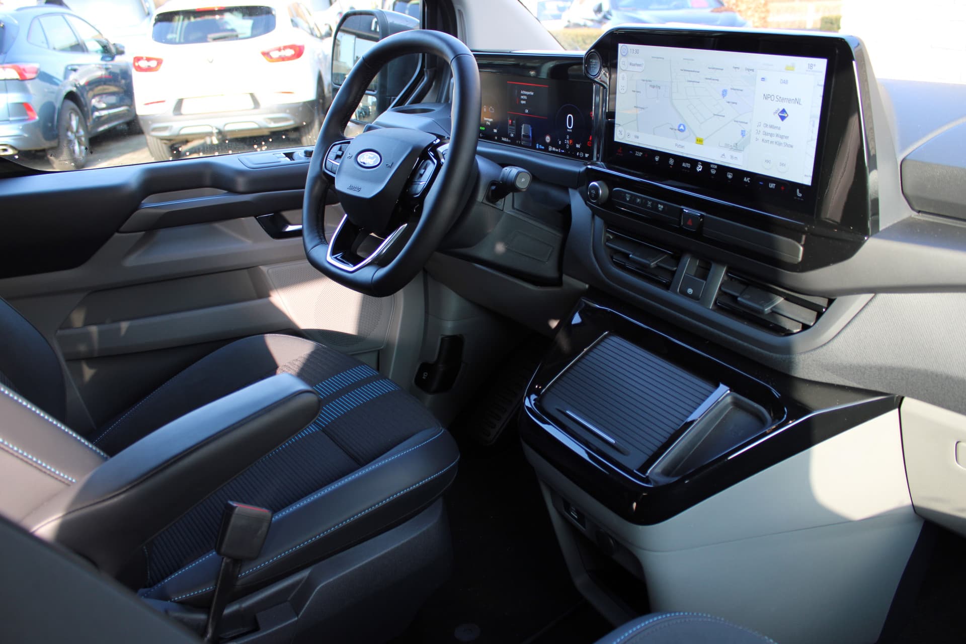 Ford Tourneo Custom PHEV L1H1 Sport thumbnail 6