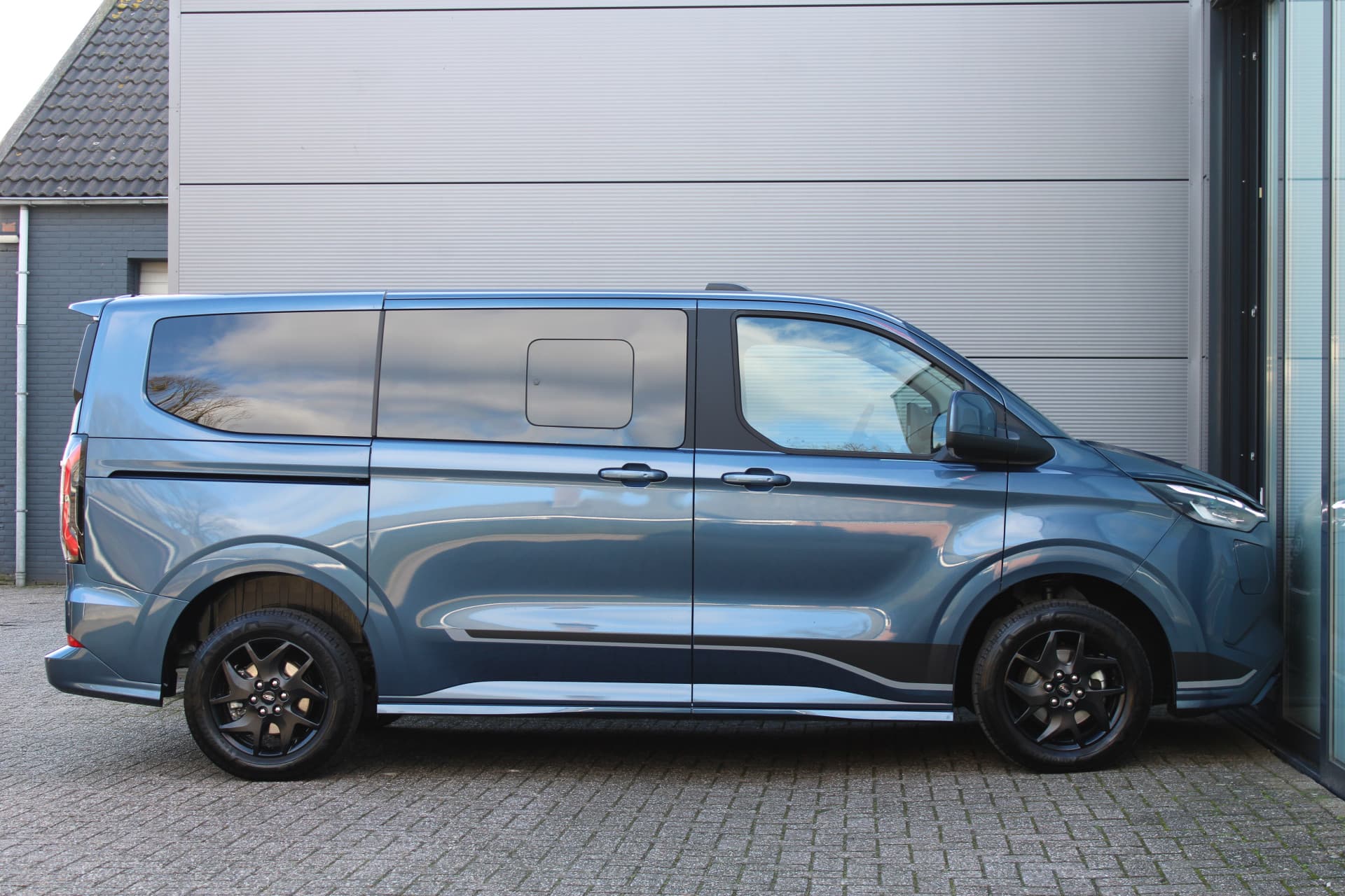 Ford Tourneo Custom PHEV L1H1 Sport thumbnail 2
