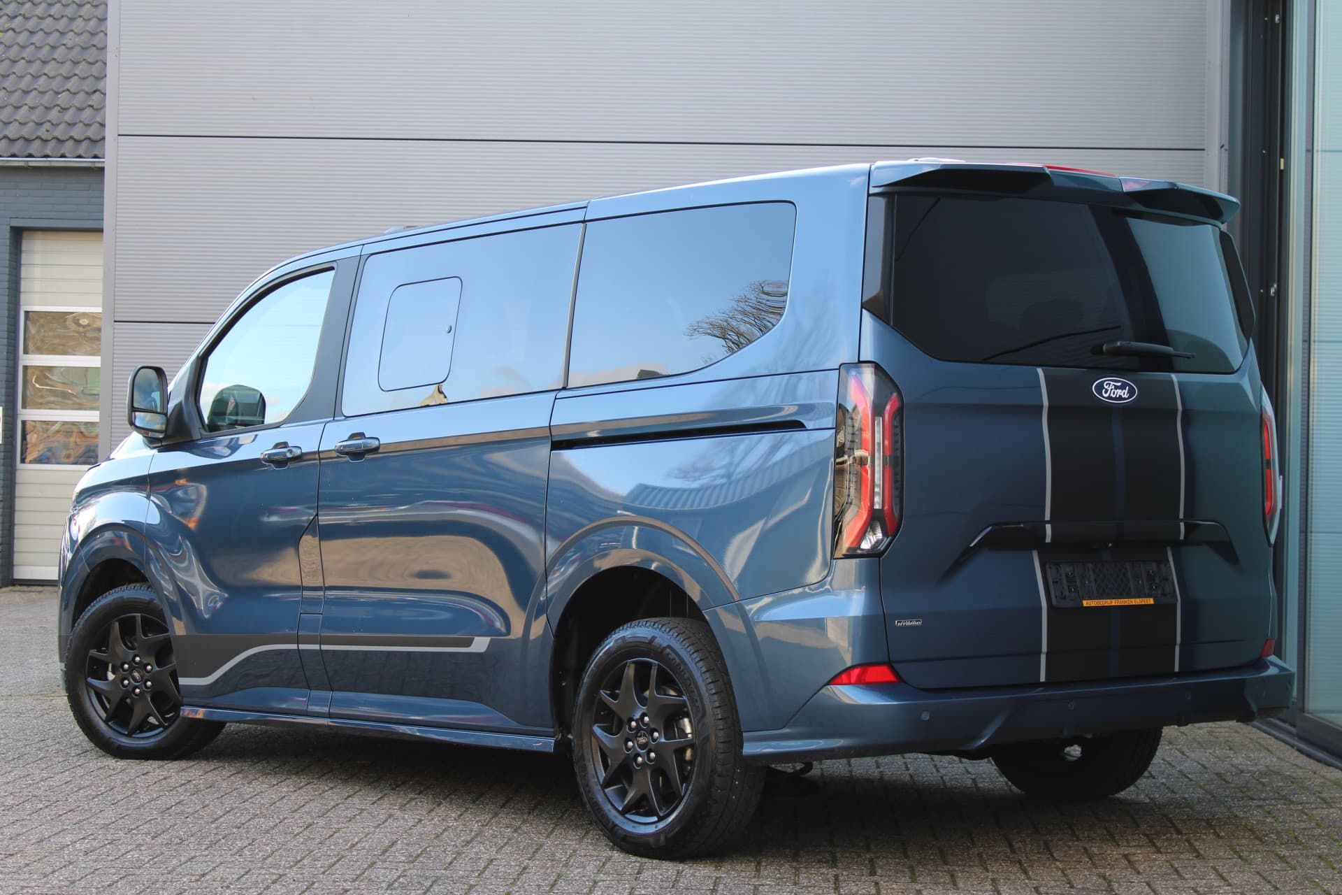 Ford Tourneo Custom PHEV L1H1 Sport thumbnail 3