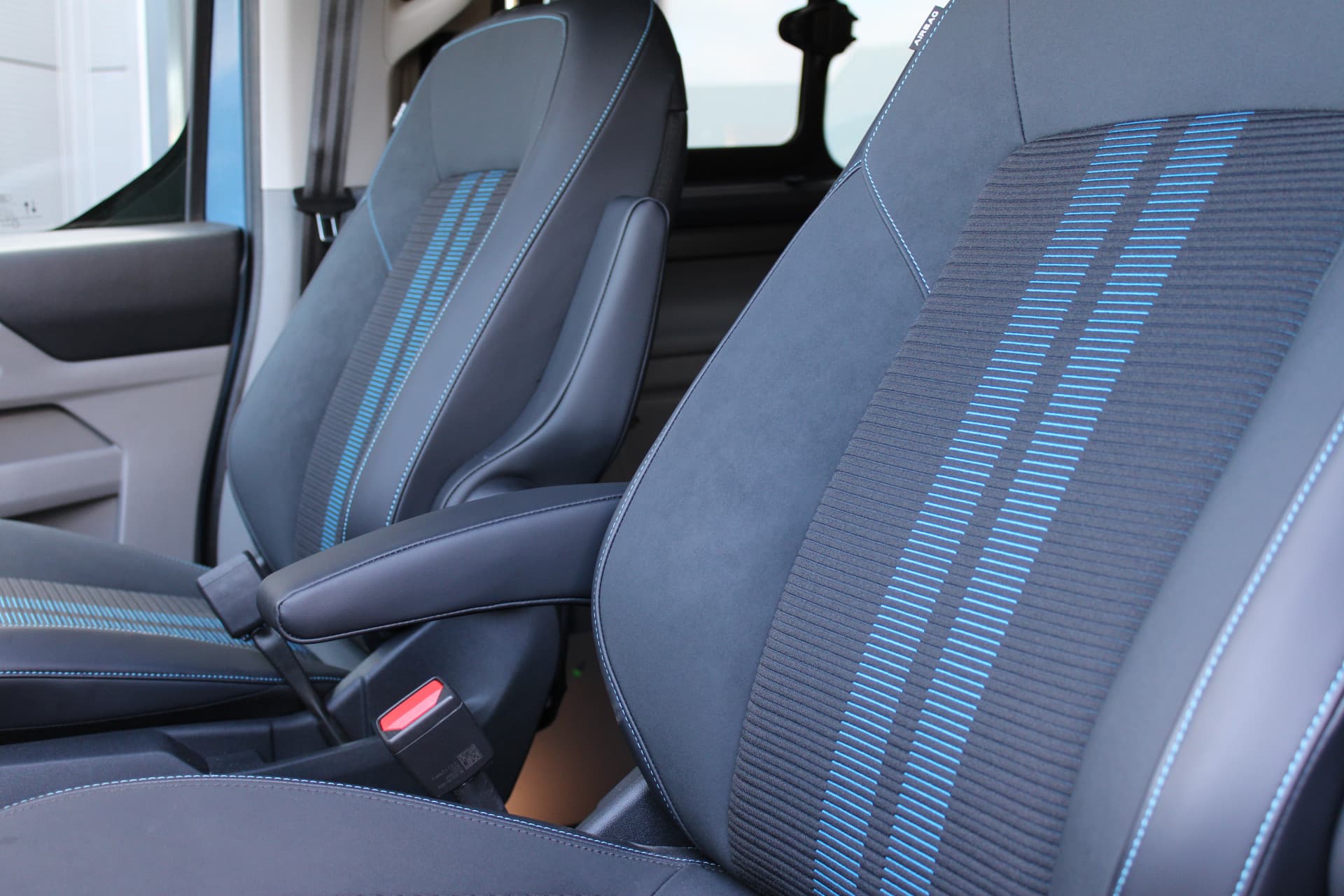 Ford Tourneo Custom PHEV L1H1 Sport thumbnail 8