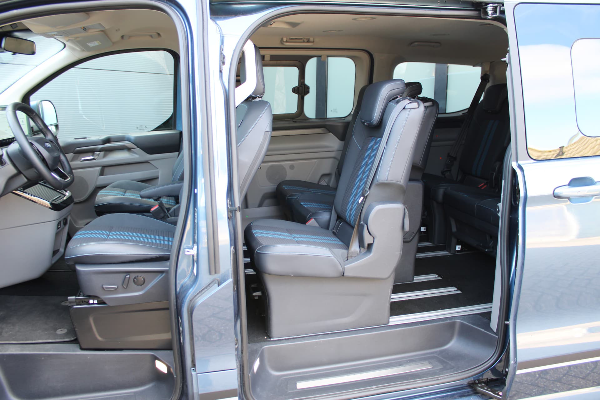 Ford Tourneo Custom PHEV L1H1 Sport thumbnail 13