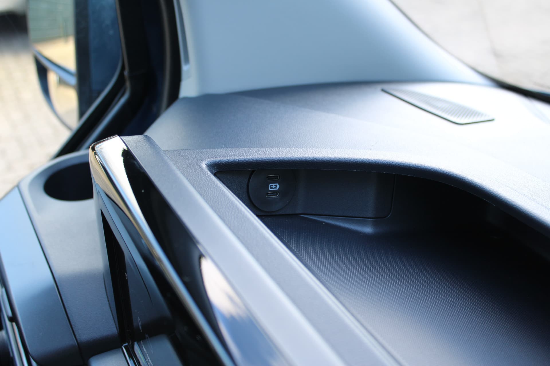 Ford Tourneo Custom PHEV L1H1 Sport thumbnail 34