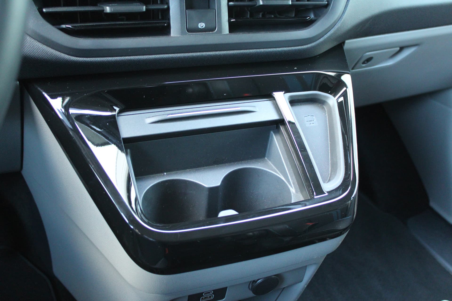 Ford Tourneo Custom PHEV L1H1 Sport thumbnail 36