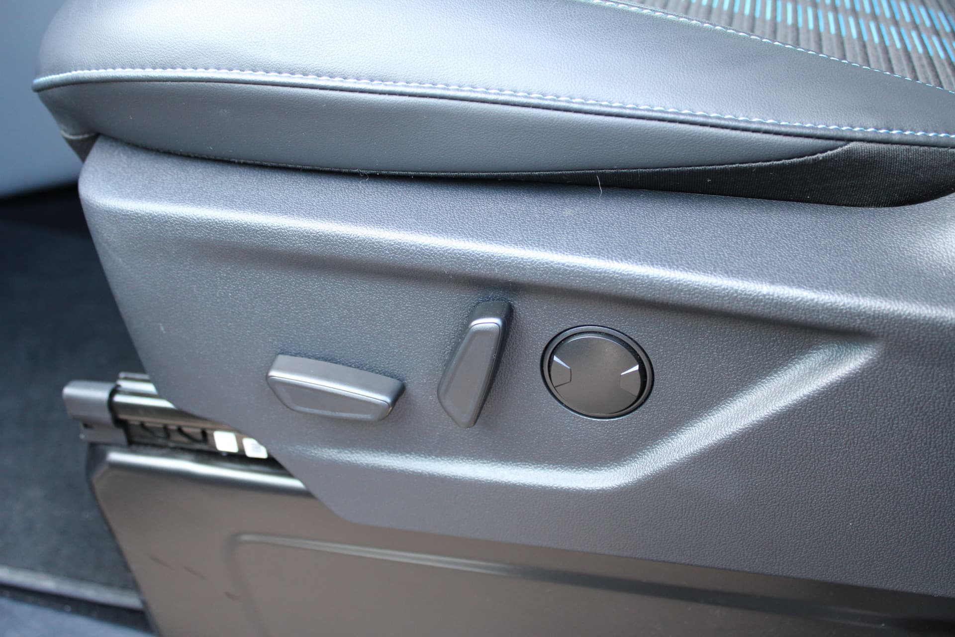 Ford Tourneo Custom PHEV L1H1 Sport thumbnail 38