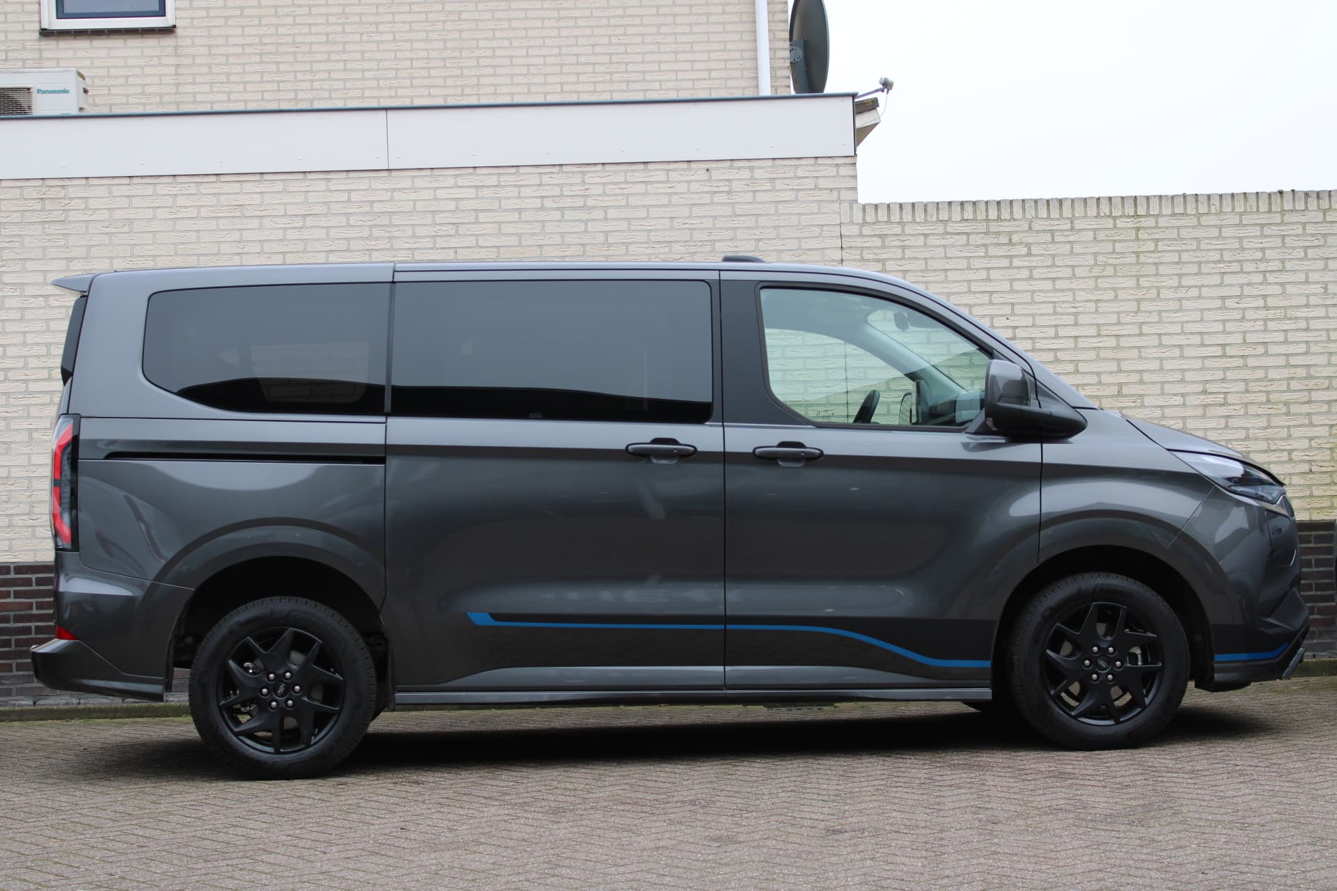 Ford Tourneo Custom PHEV L1H1 Sport thumbnail 2