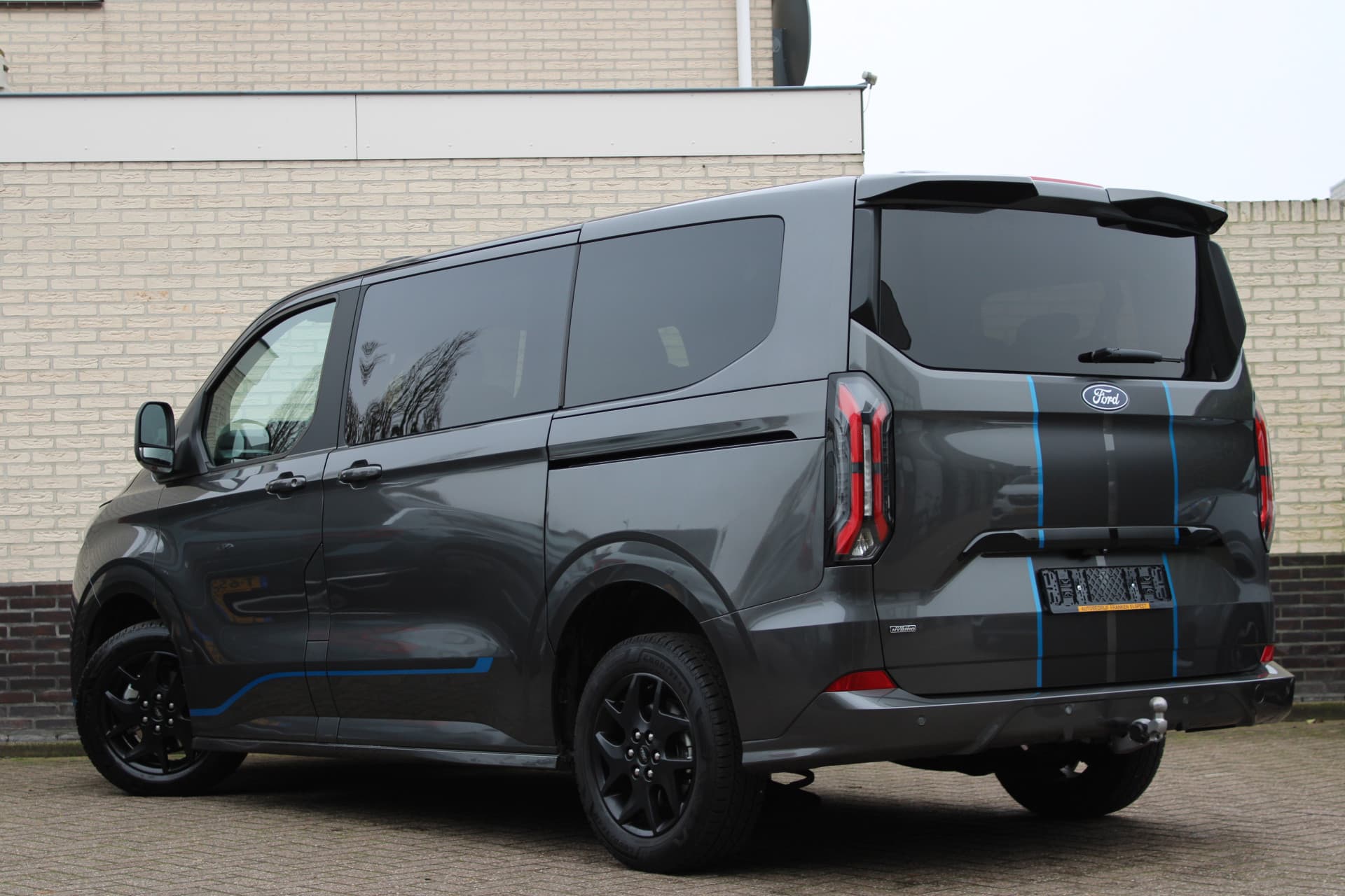 Ford Tourneo Custom PHEV L1H1 Sport thumbnail 3