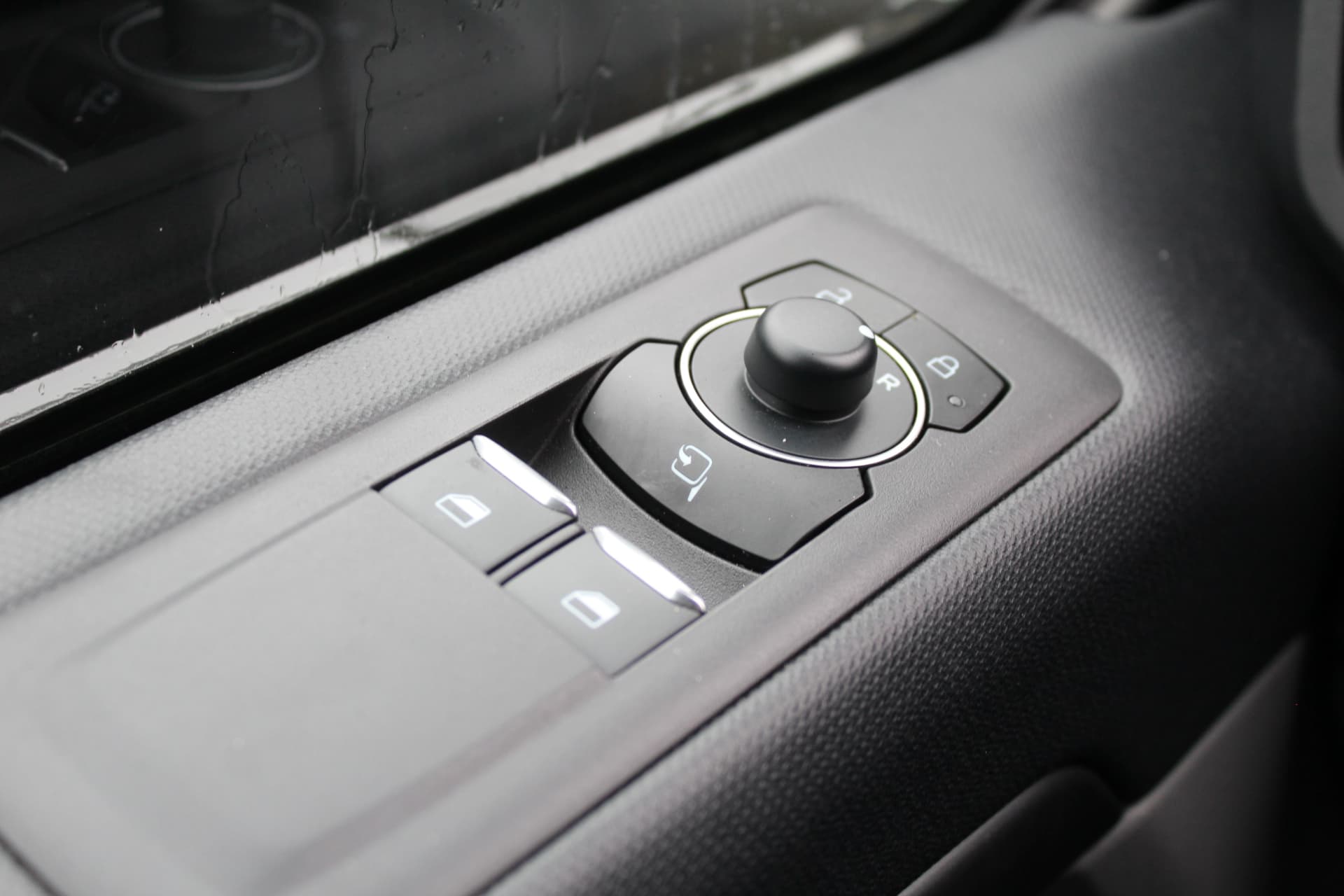 Ford Tourneo Custom PHEV L1H1 Sport thumbnail 14