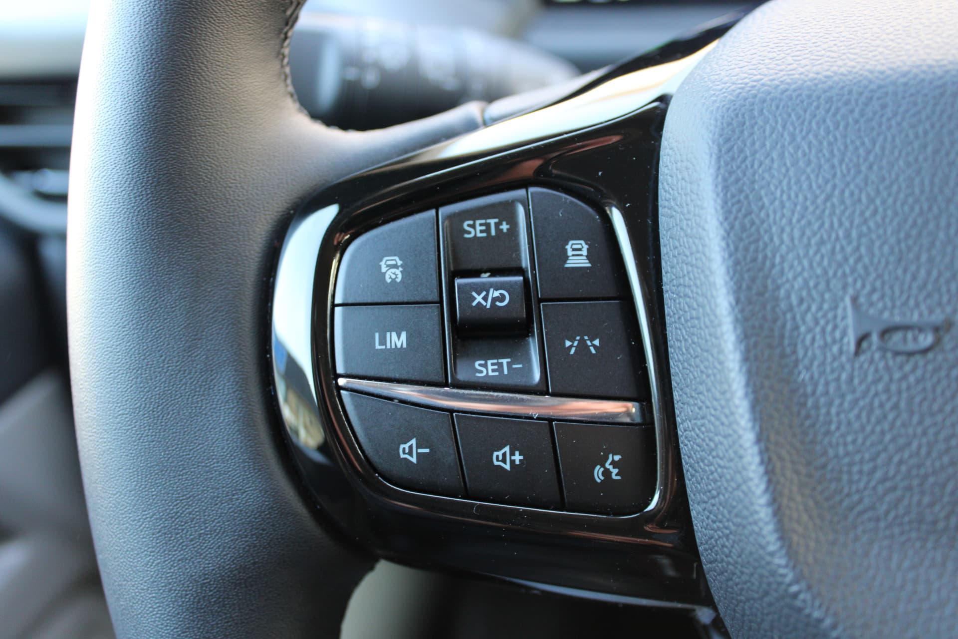 Ford Tourneo Custom PHEV L1H1 Sport thumbnail 8