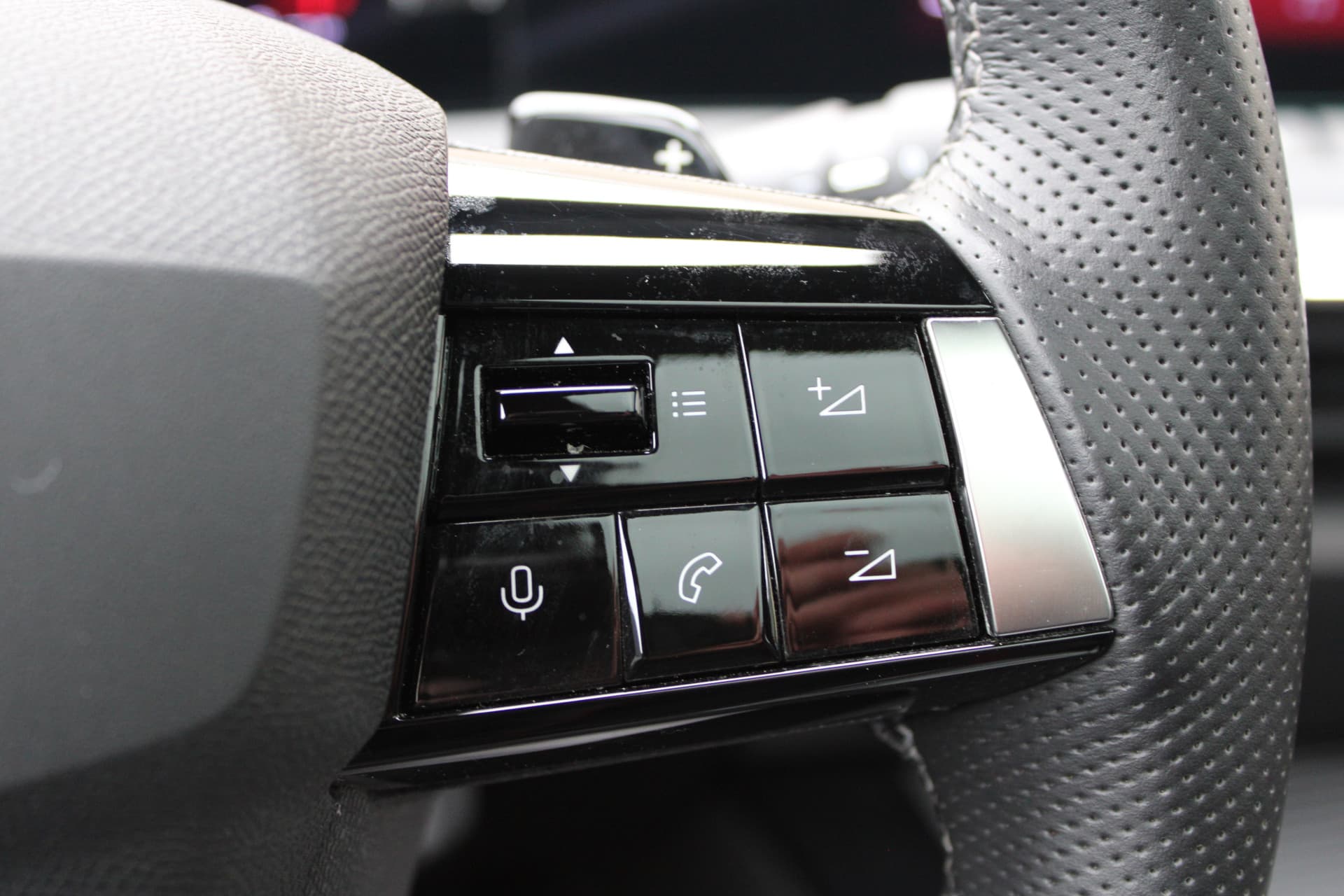 Opel Astra 1.6 Hybrid Ultimate thumbnail 11