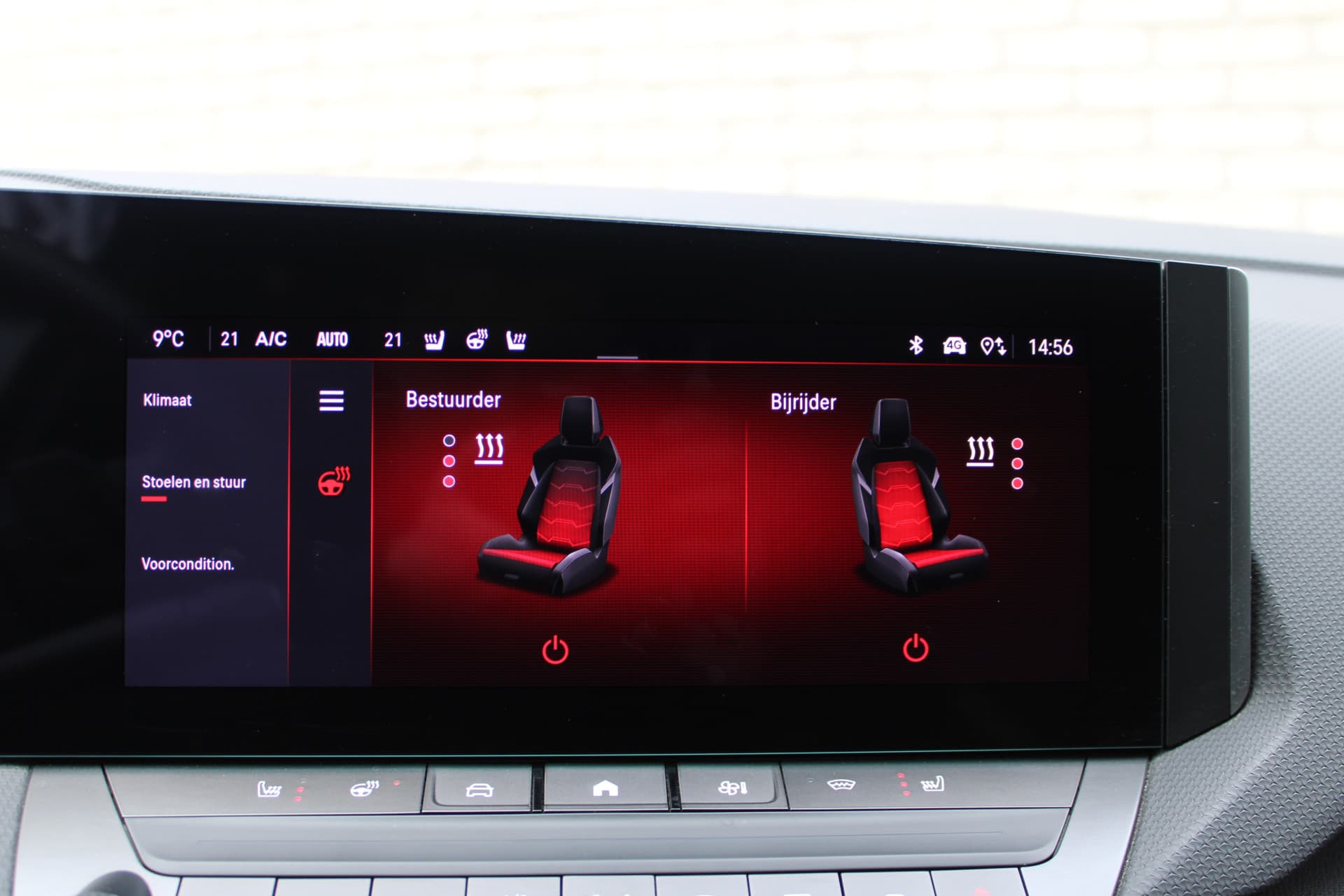 Opel Astra 1.6 Hybrid Ultimate thumbnail 18