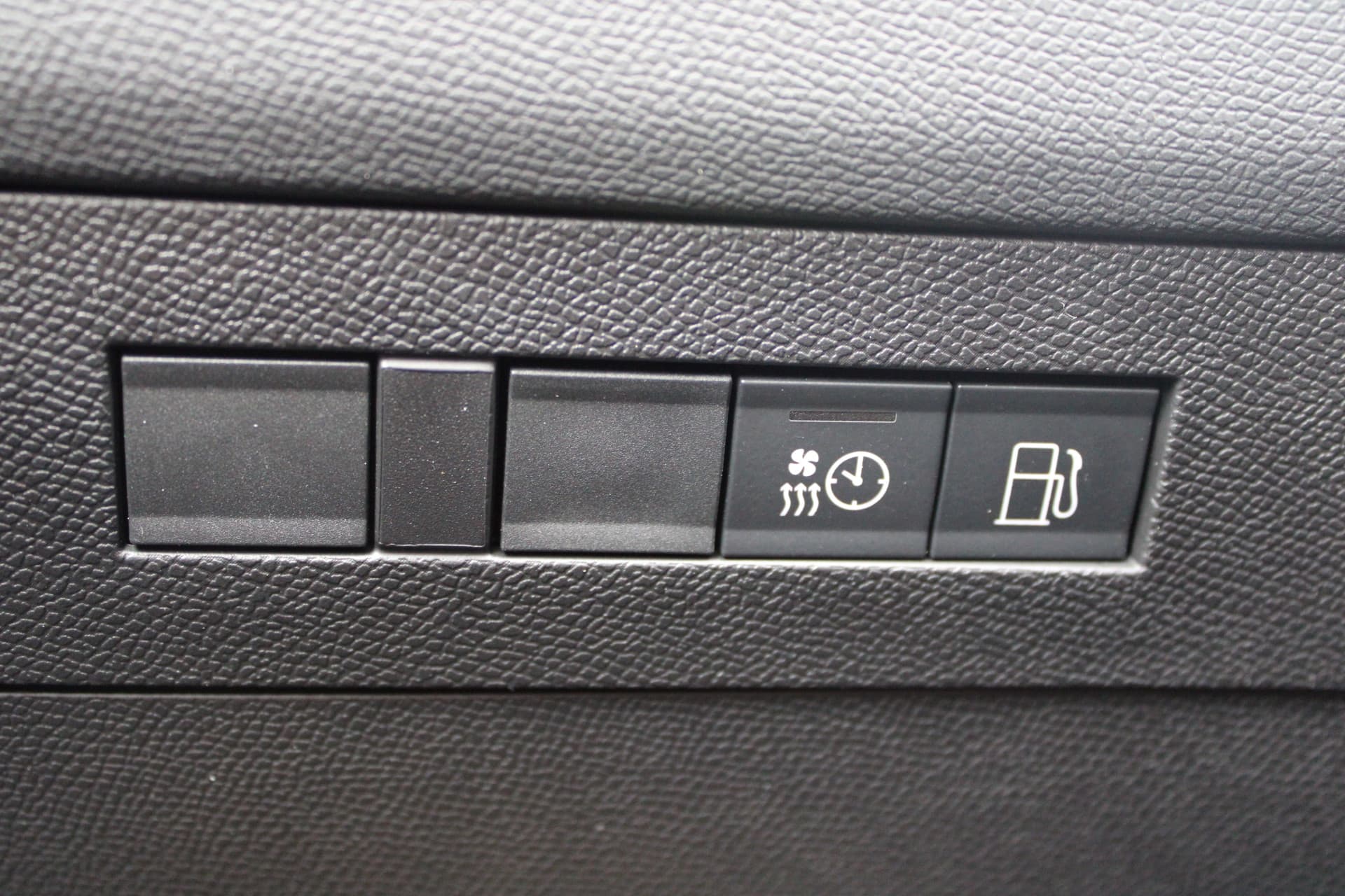 Opel Astra 1.6 Hybrid Ultimate thumbnail 26