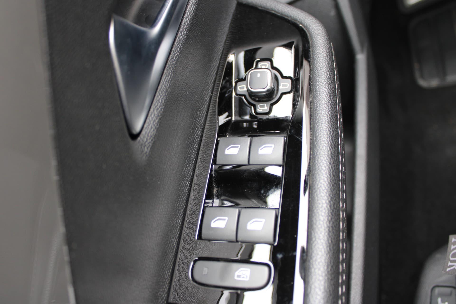 Opel Astra 1.6 Hybrid Ultimate thumbnail 29