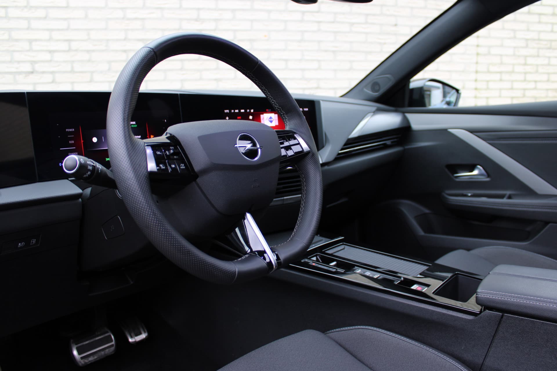 Opel Astra 1.6 Hybrid Ultimate thumbnail 4