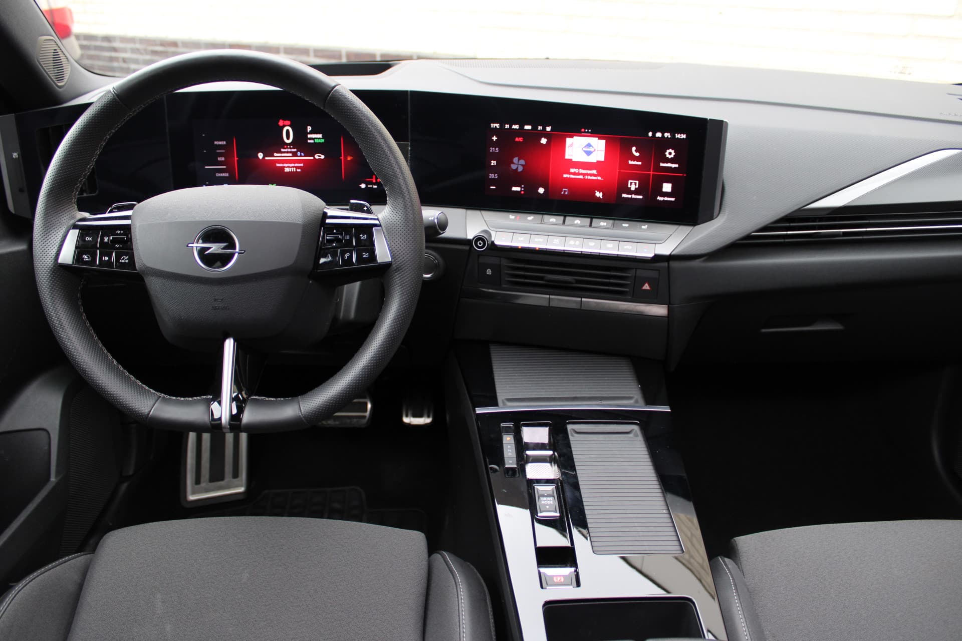 Opel Astra 1.6 Hybrid Ultimate thumbnail 5