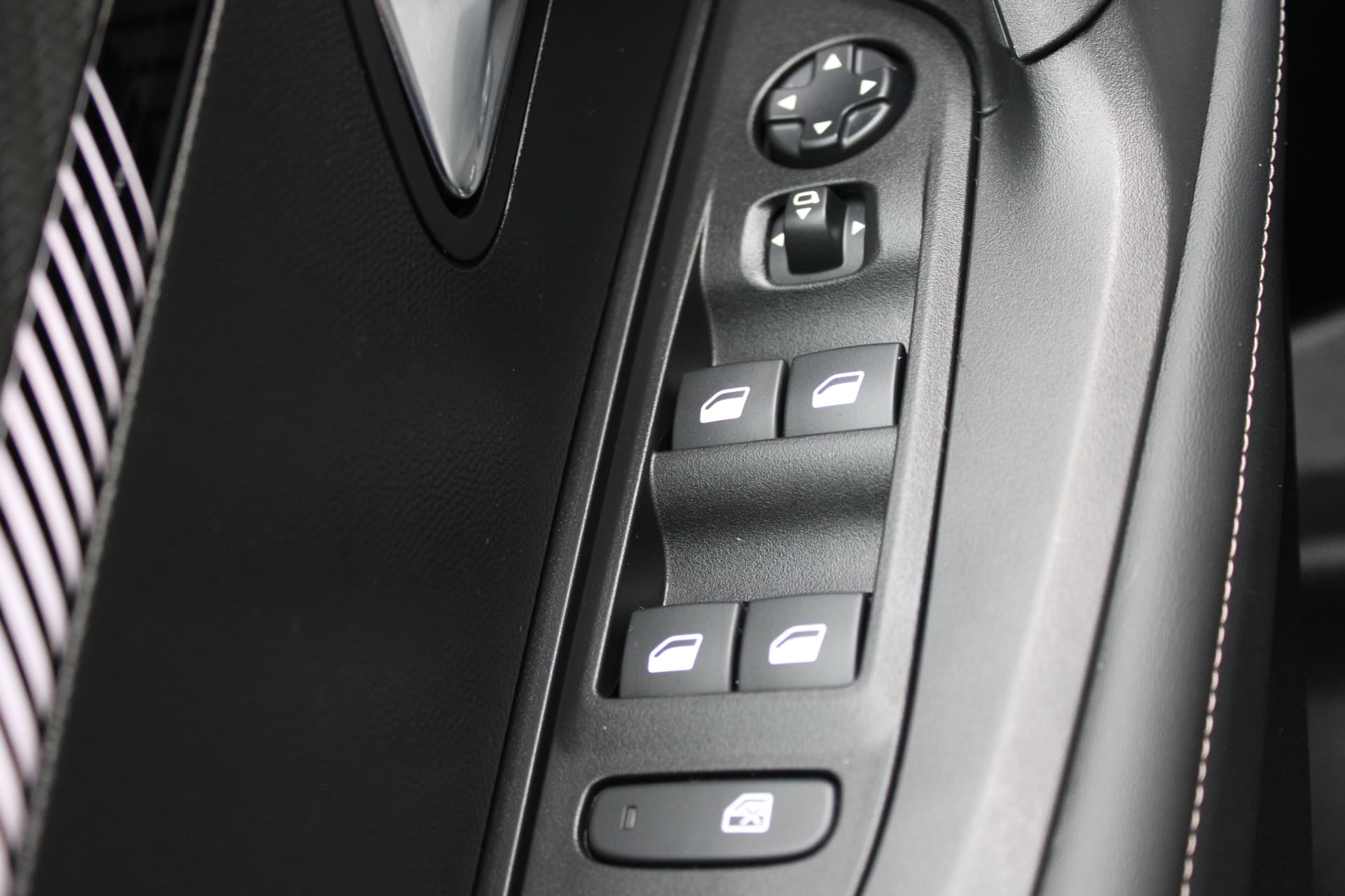 Peugeot 2008 1.2T Allure Pack thumbnail 18