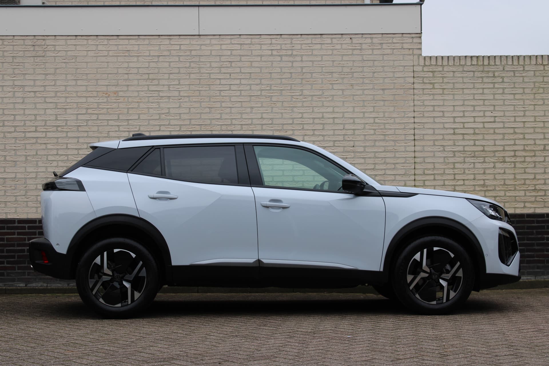 Peugeot 2008 1.2T Allure Pack thumbnail 2