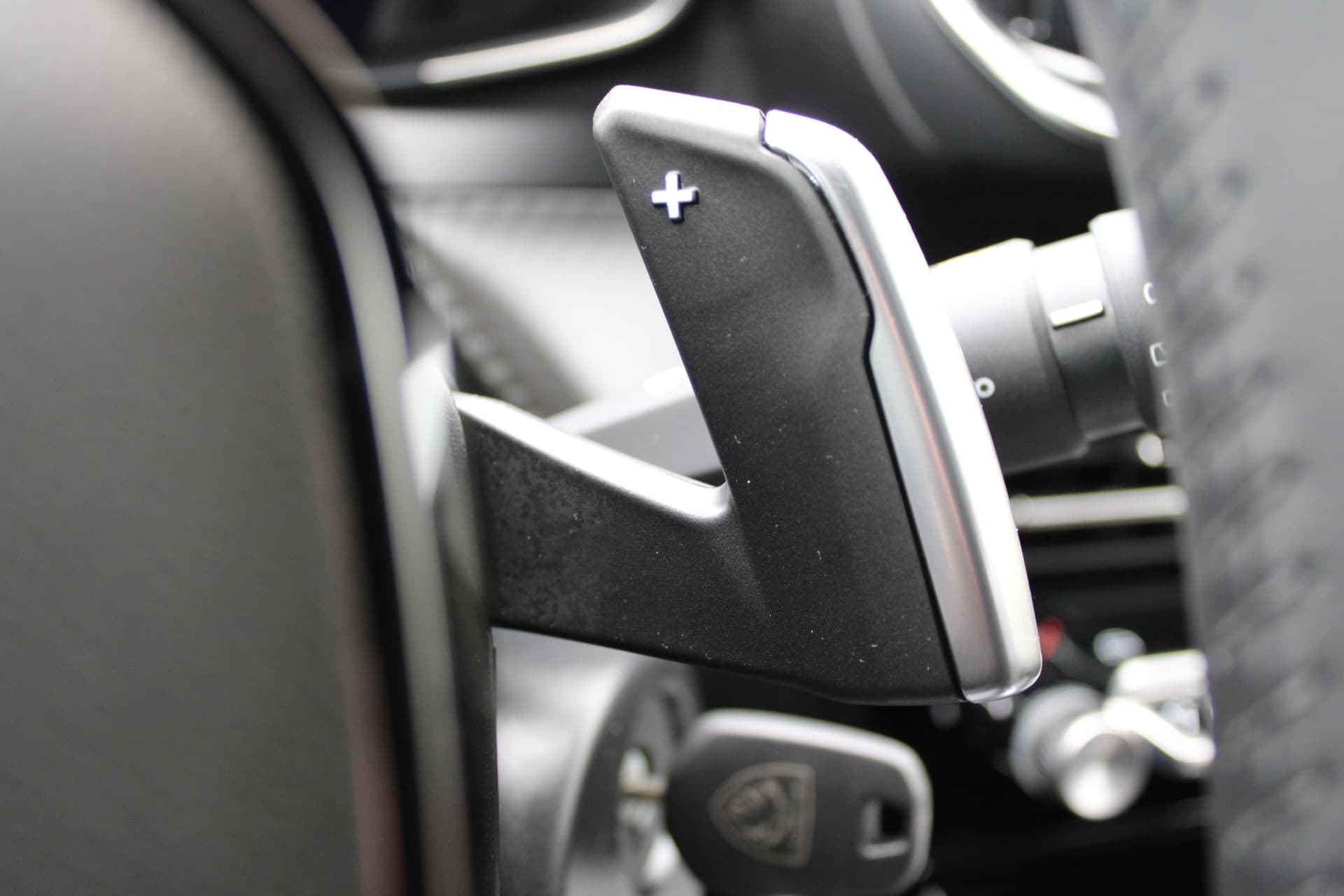 Peugeot 2008 1.2T Allure Pack thumbnail 23