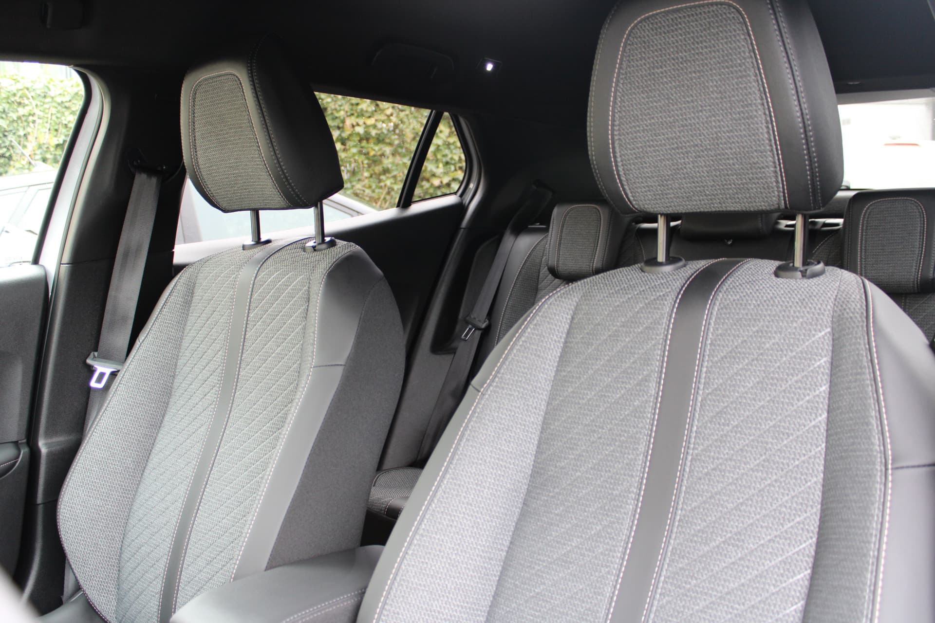 Peugeot 2008 1.2T Allure Pack thumbnail 25