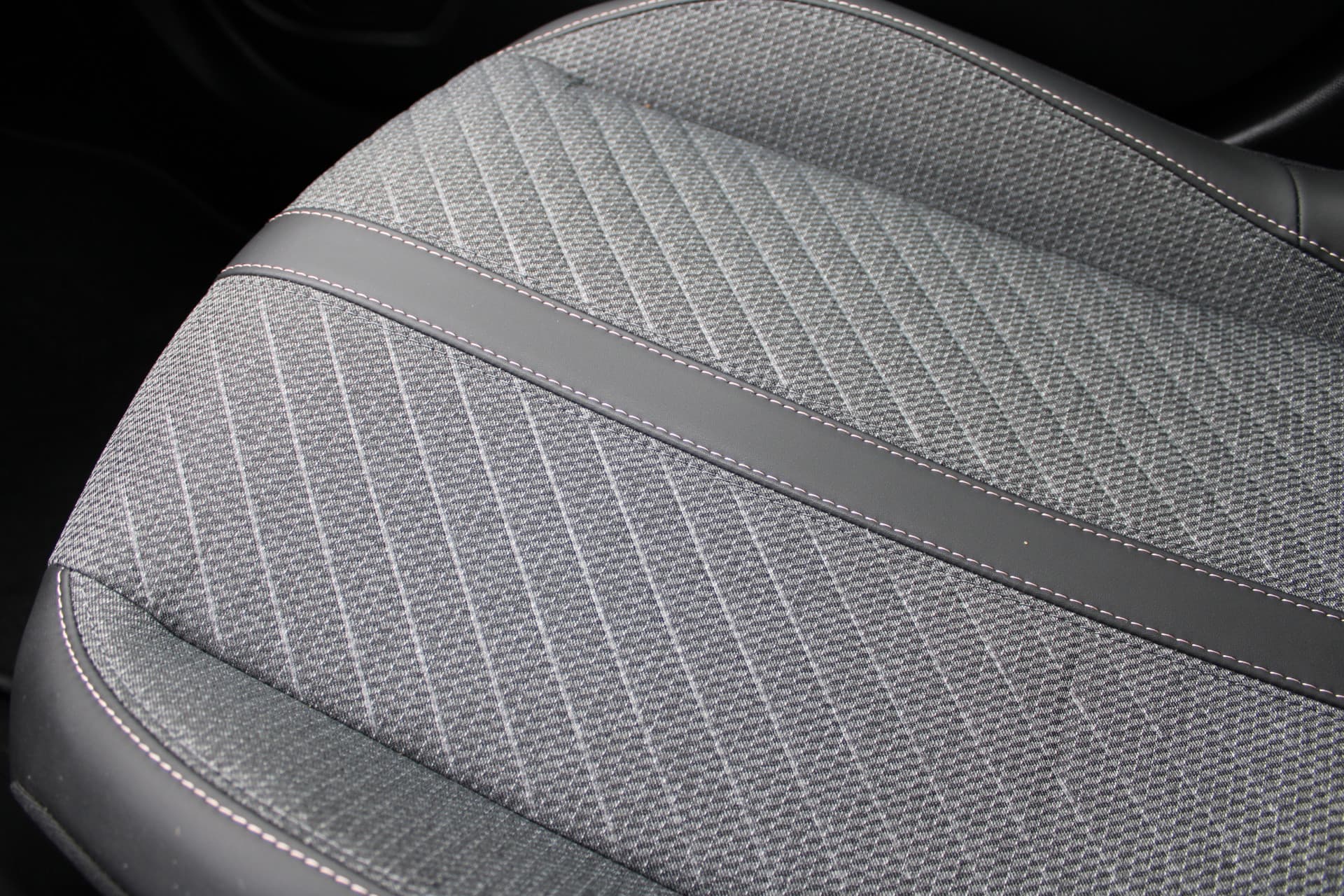 Peugeot 2008 1.2T Allure Pack thumbnail 26