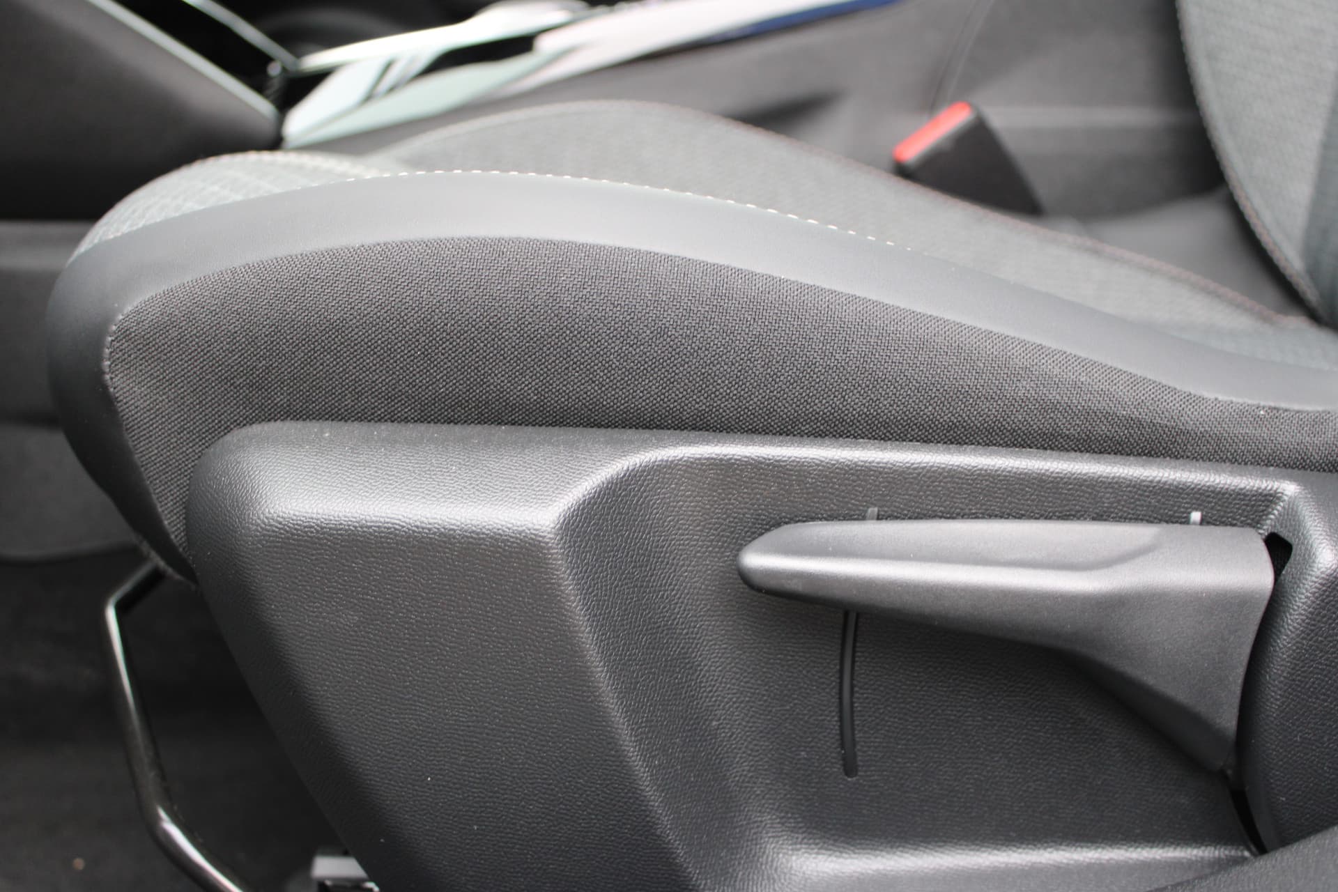 Peugeot 2008 1.2T Allure Pack thumbnail 28