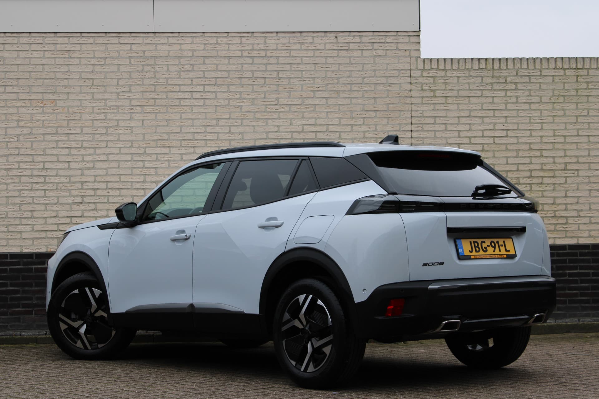 Peugeot 2008 1.2T Allure Pack thumbnail 3