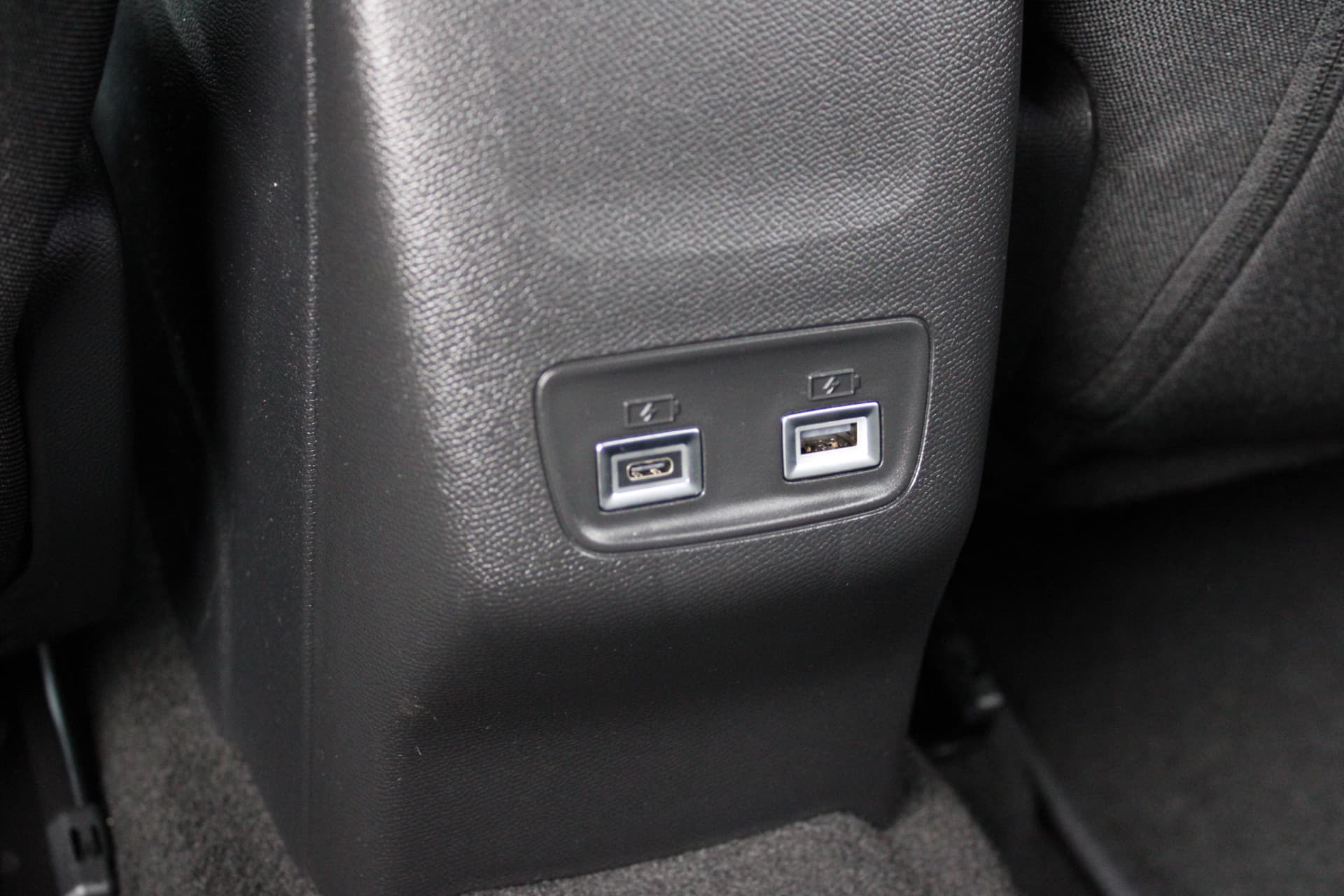 Peugeot 2008 1.2T Allure Pack thumbnail 30