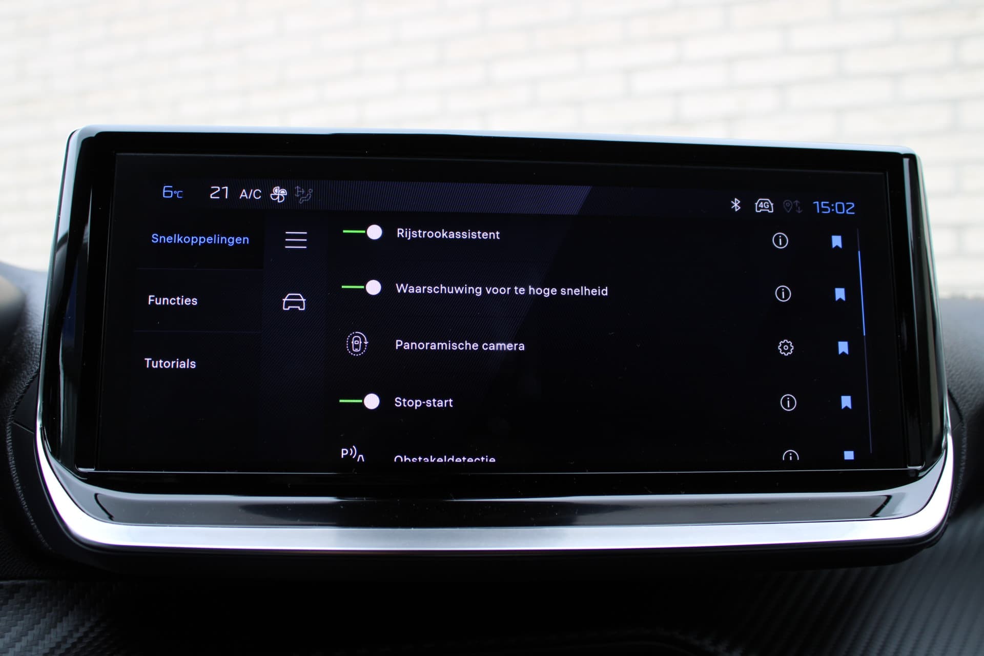 Peugeot 2008 1.2T Allure Pack thumbnail 31