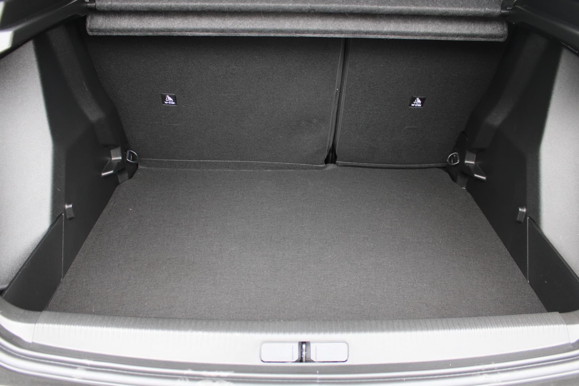 Peugeot 2008 1.2T Allure Pack thumbnail 36