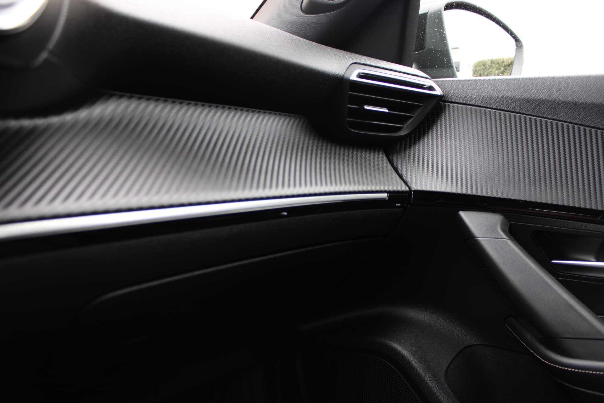 Peugeot 2008 1.2T Allure Pack thumbnail 37